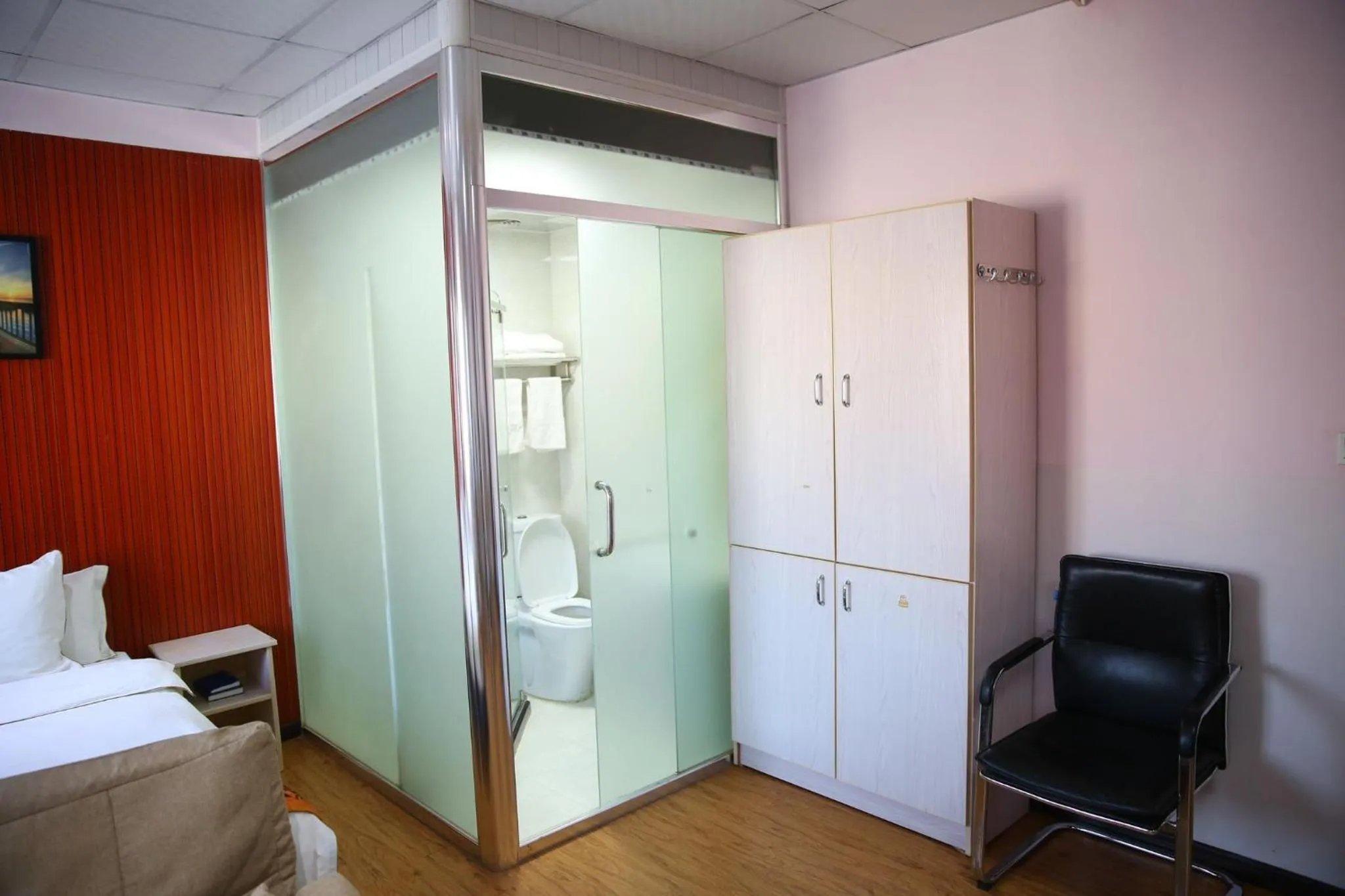 Bathroom, Bed in Hotel Cristal Madagascar