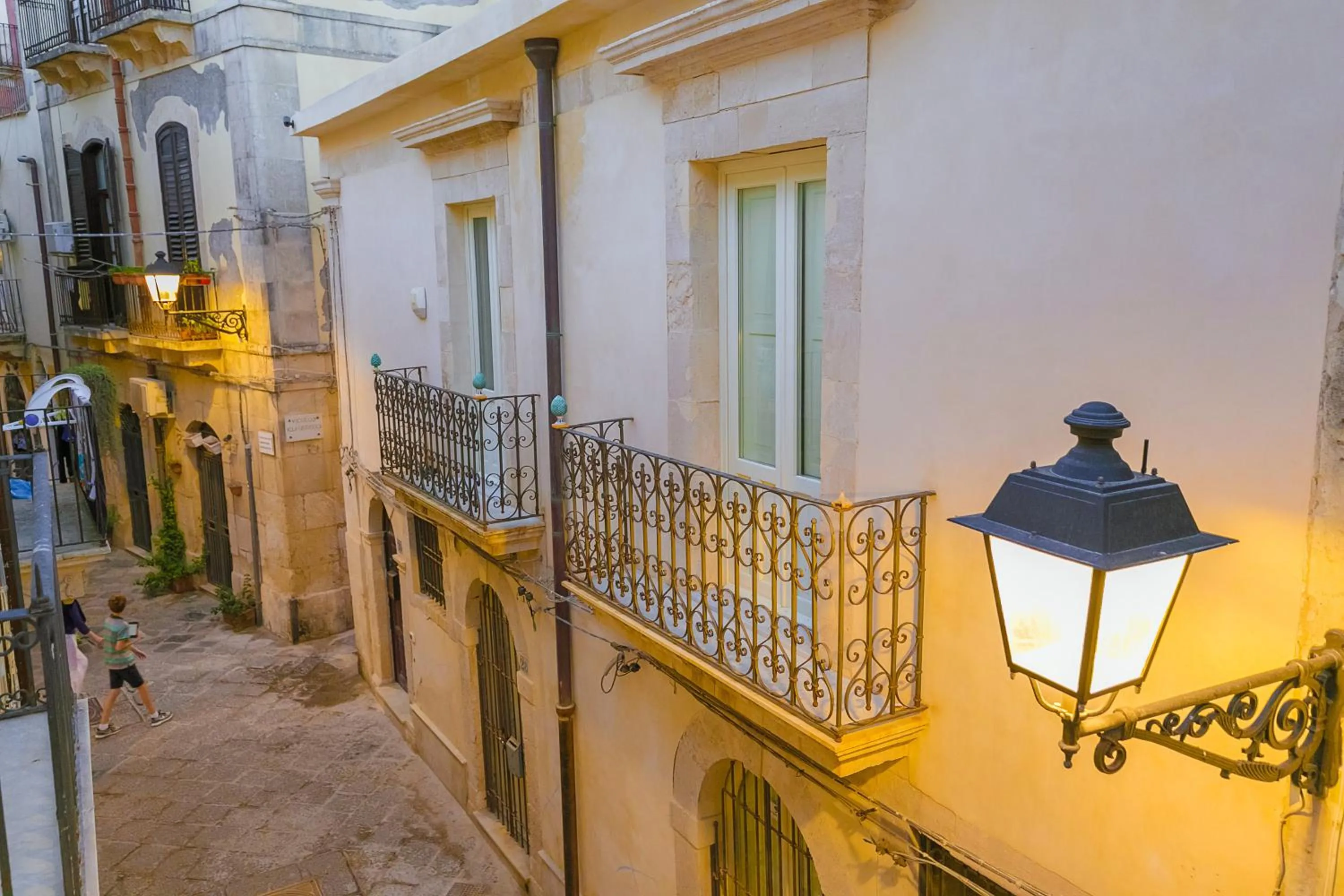 Facade/entrance in Veronique by Dimore in Sicily
