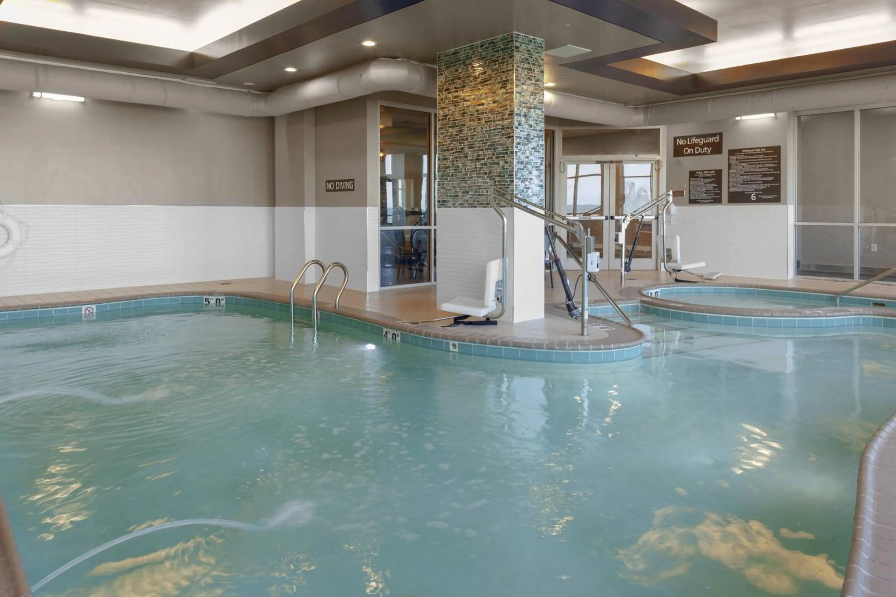 Swimming pool in Residence Inn By Marriott Virginia Beach Oceanfront