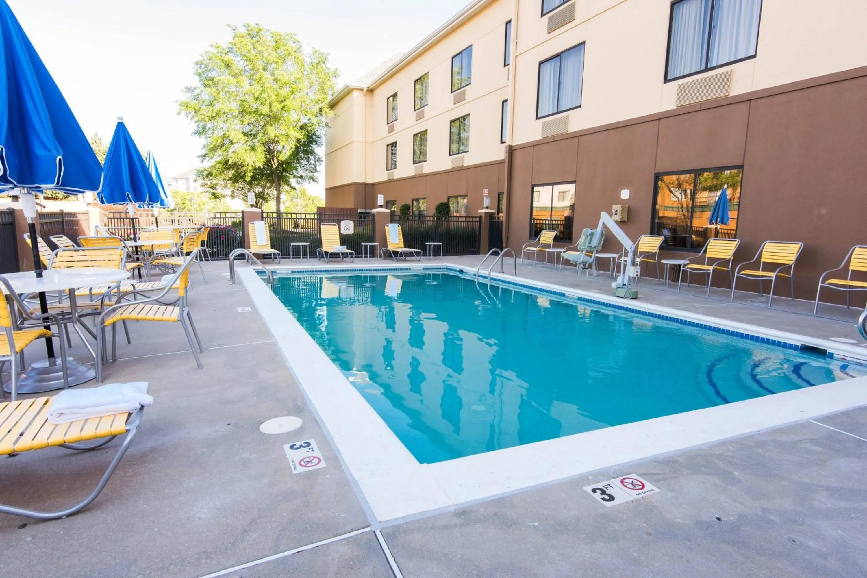 Swimming pool in Fairfield by Marriott Chesapeake