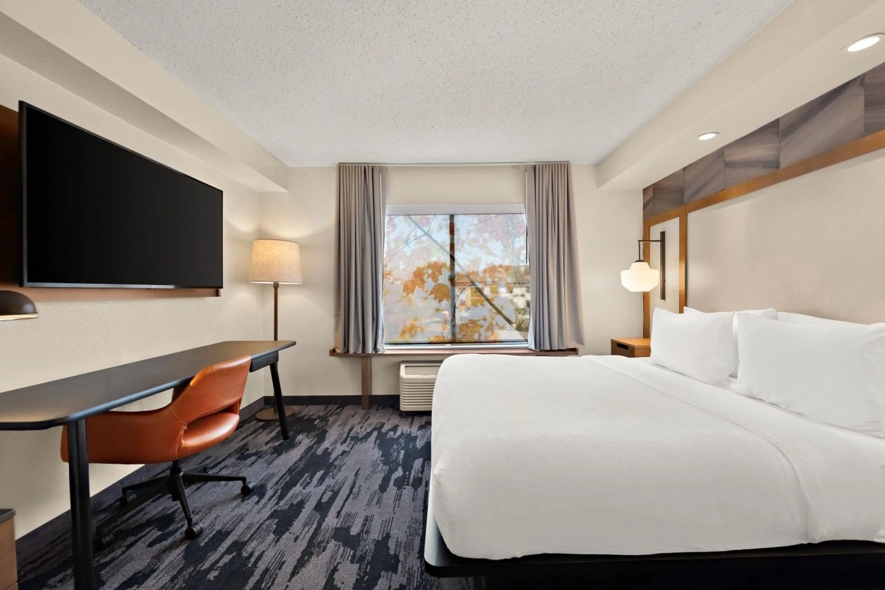 Photo of the whole room, Bed in Fairfield by Marriott Chesapeake
