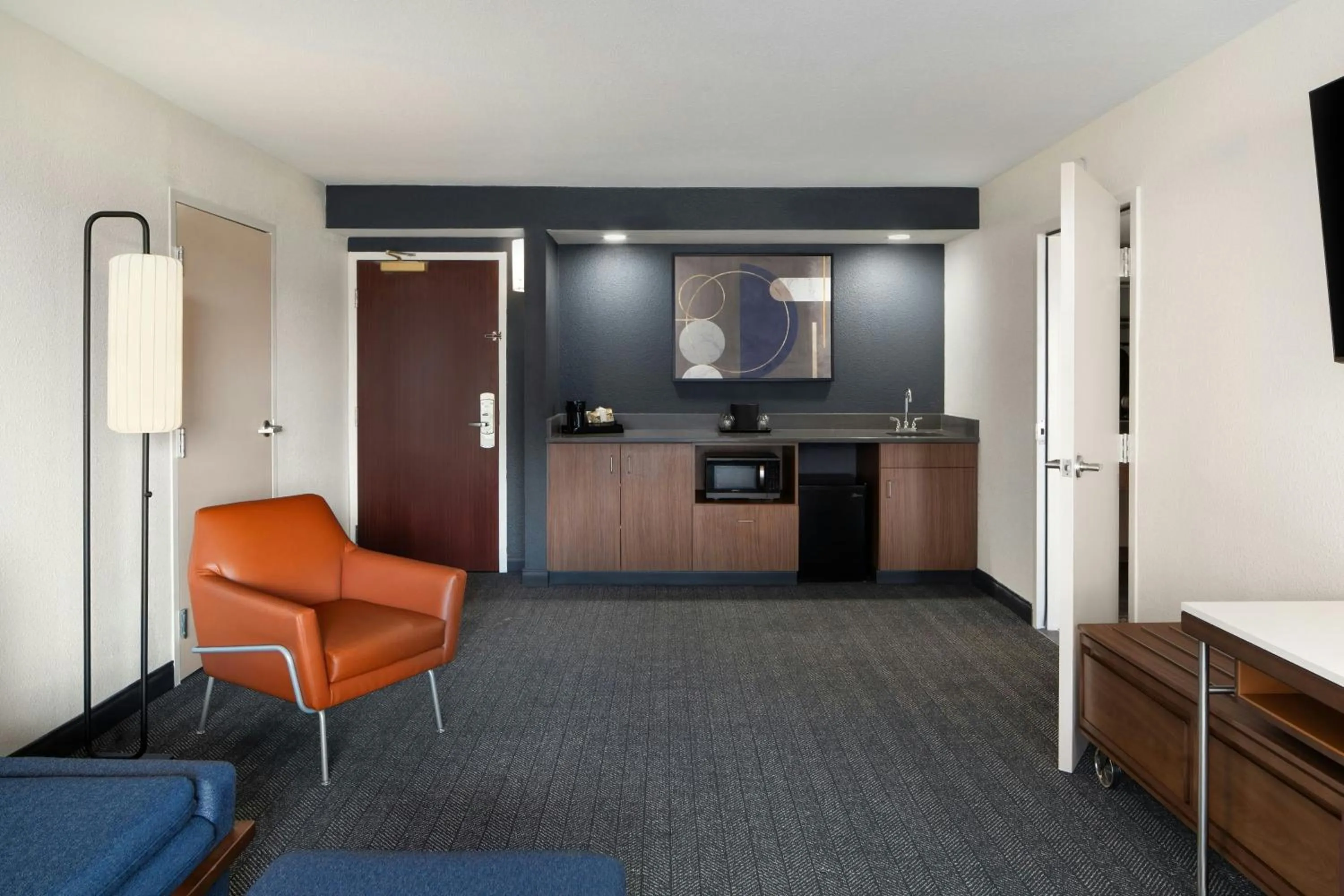 Kitchen or kitchenette in Courtyard Chesapeake Greenbrier