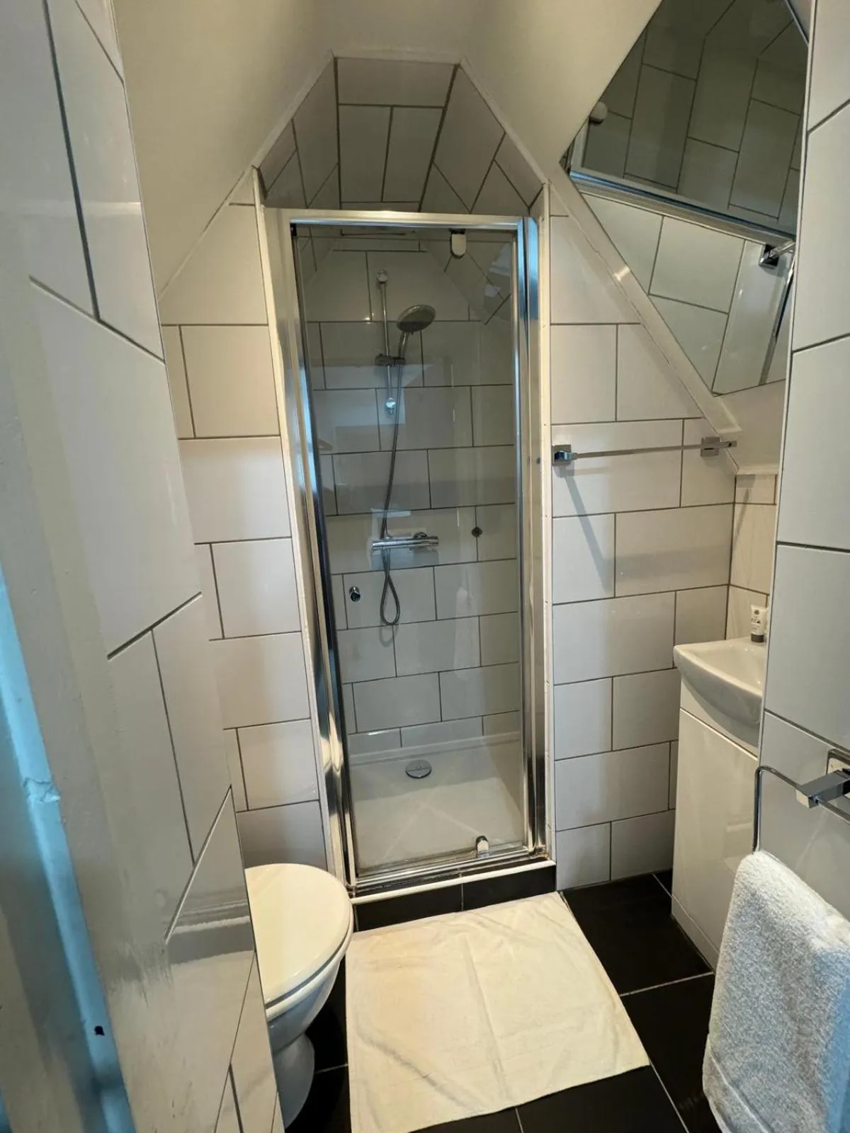 Shower in Abbey Hotel