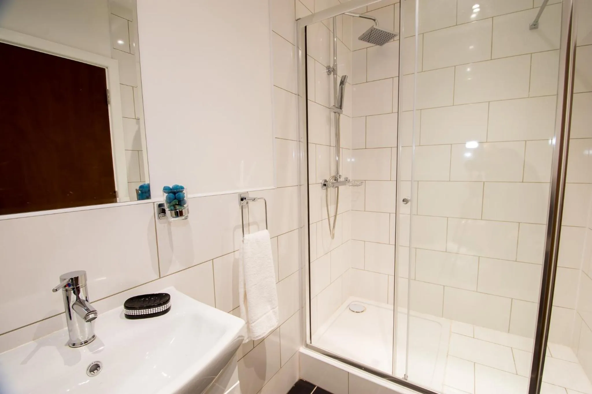 Shower in Abbey Hotel