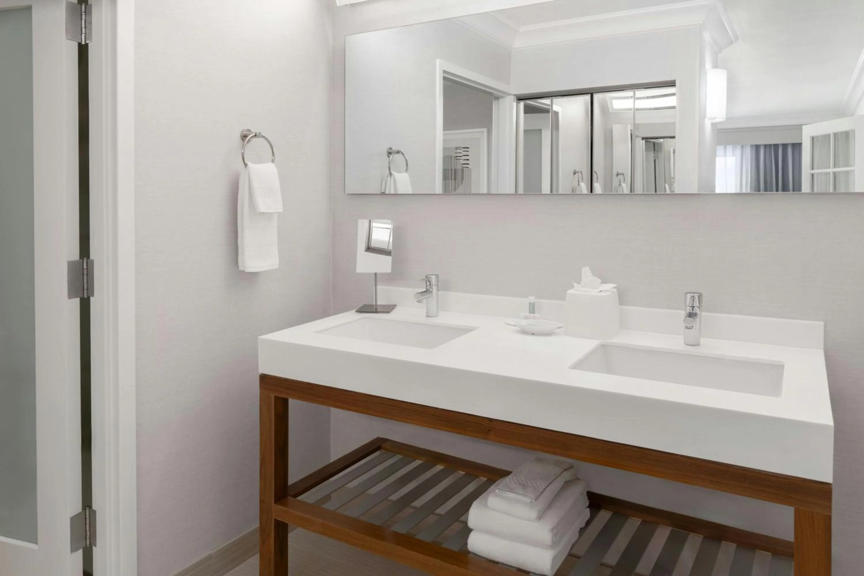 Bathroom in Courtyard Palo Alto Los Altos