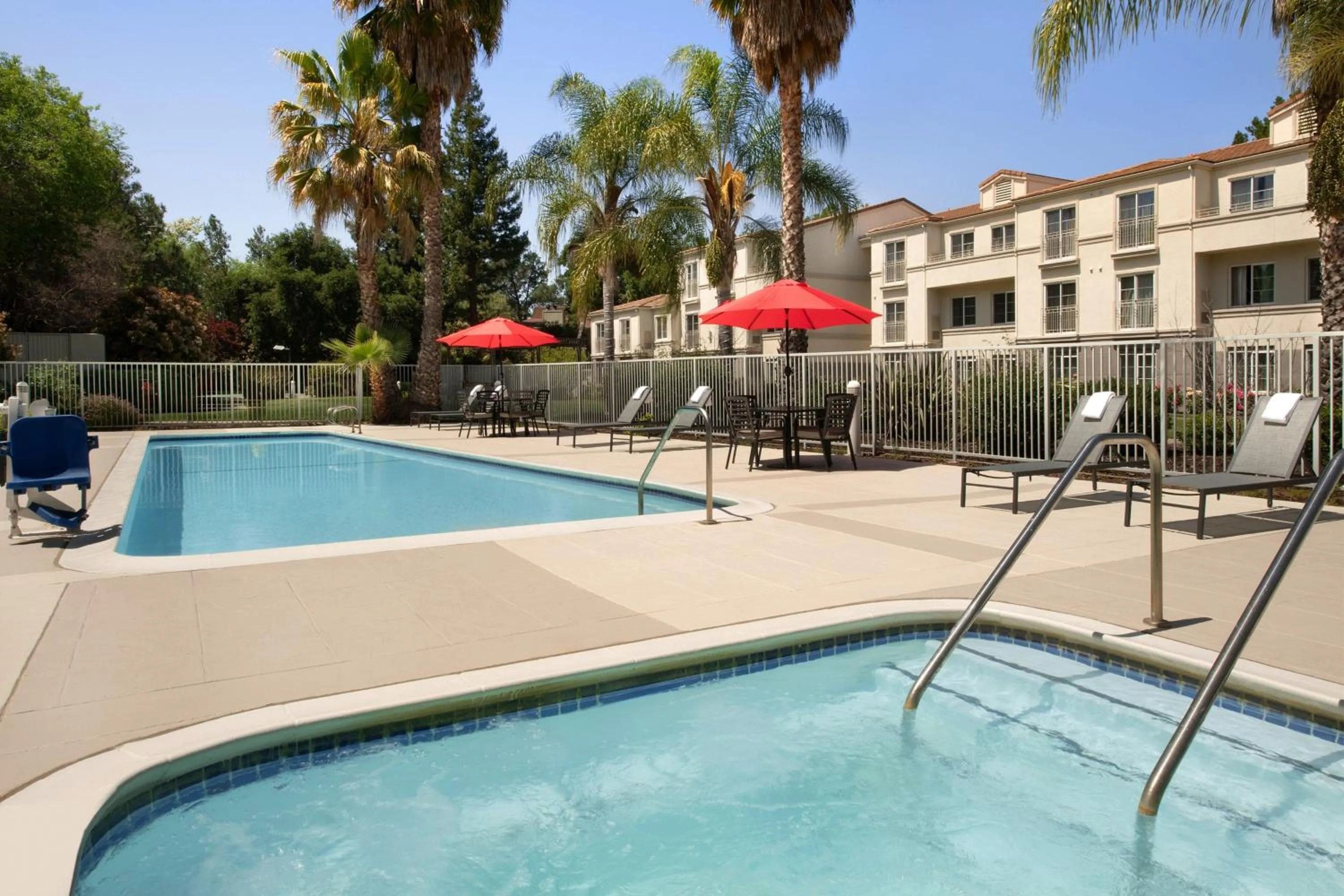 Swimming pool in Residence Inn Palo Alto Los Altos