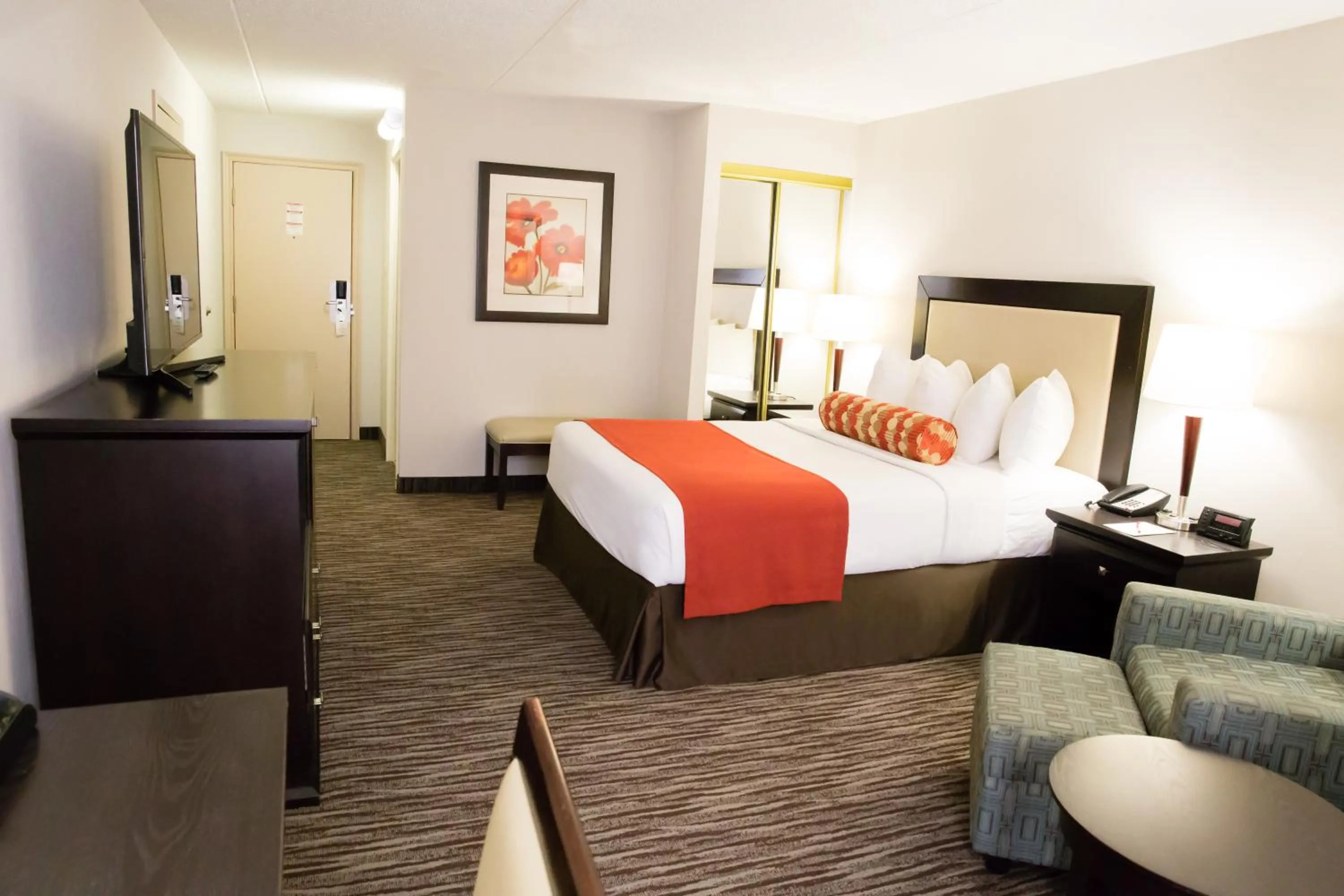 Bed in Admiral Inn Hamilton