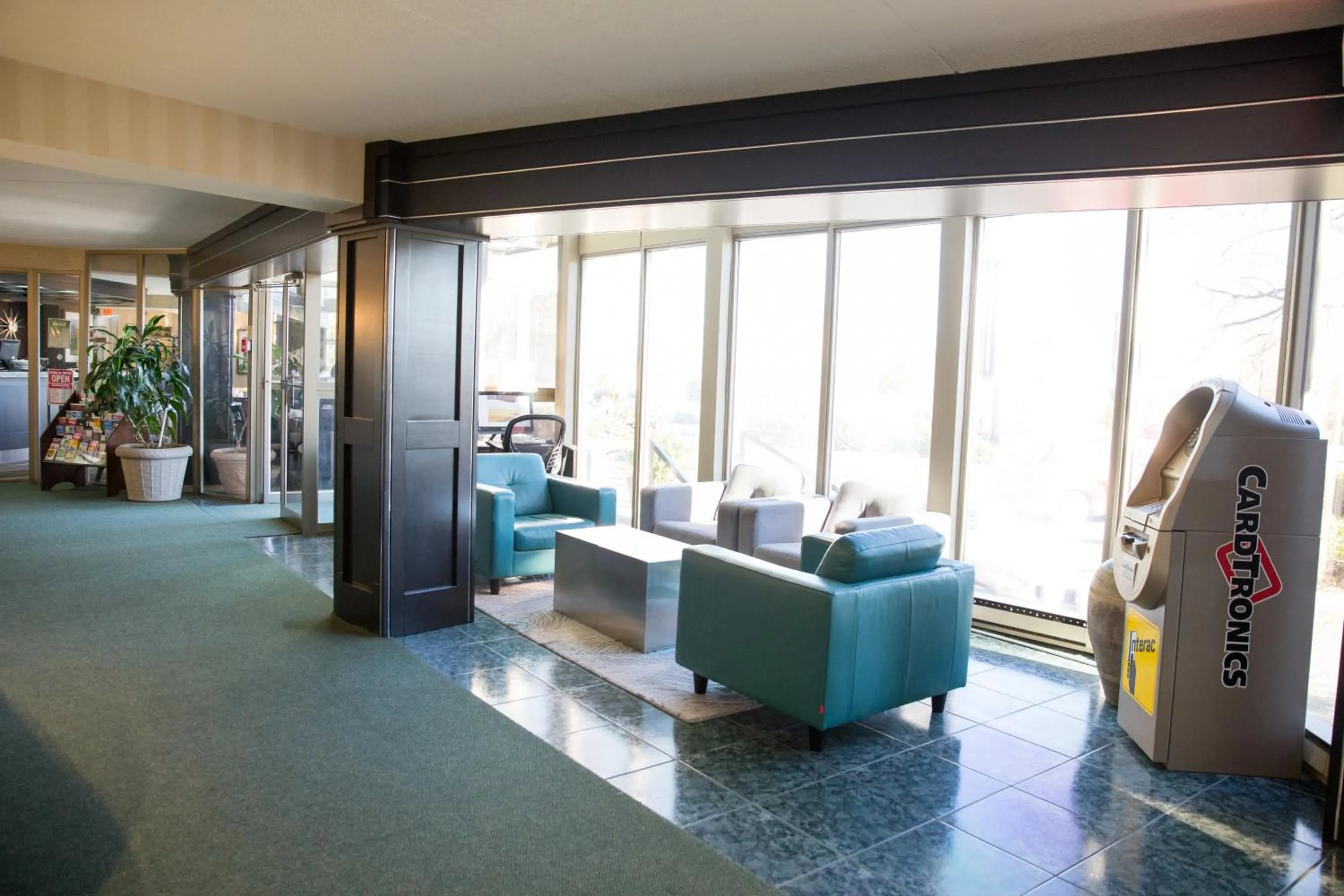 Lobby or reception in Admiral Inn Hamilton