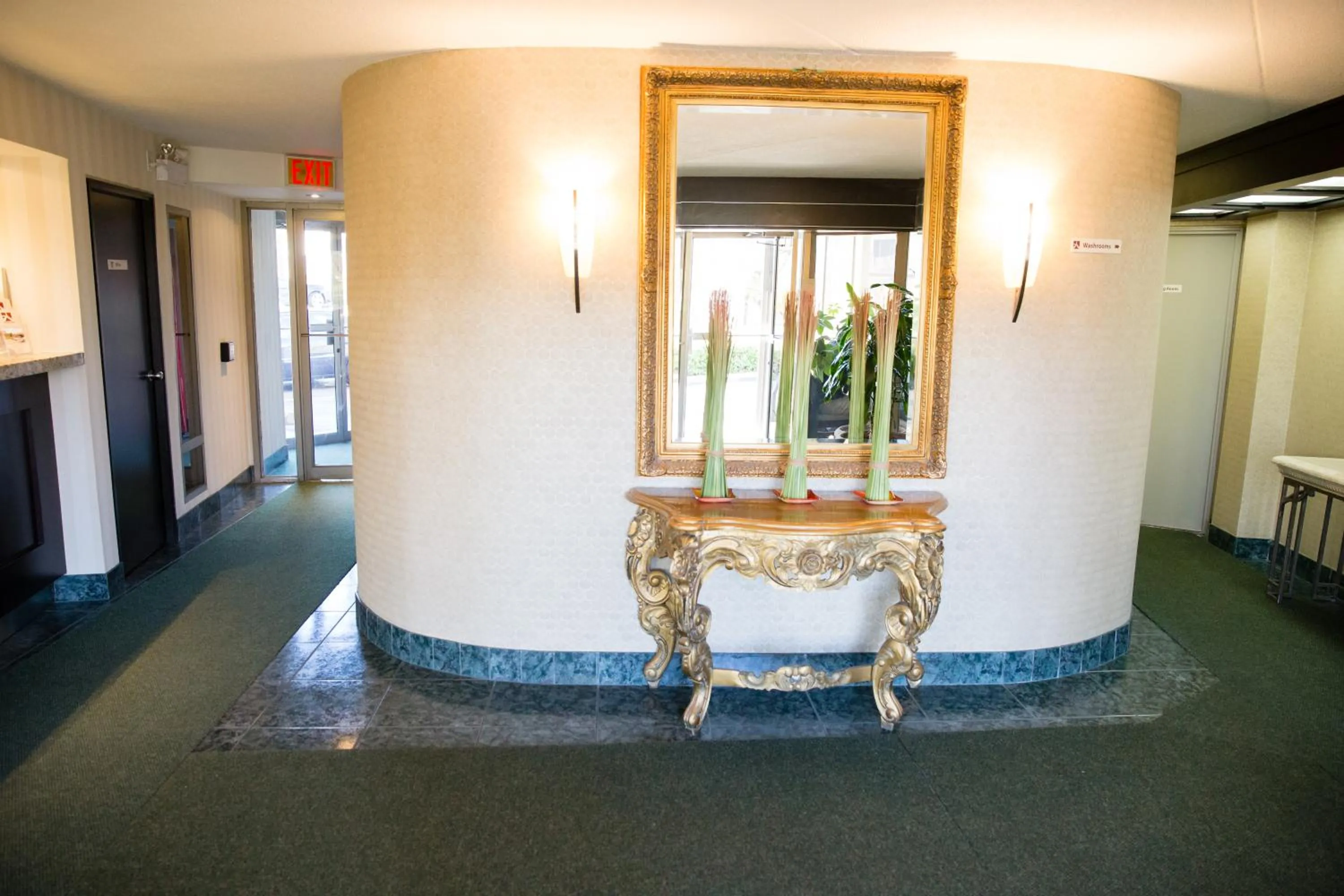 Lobby or reception in Admiral Inn Hamilton