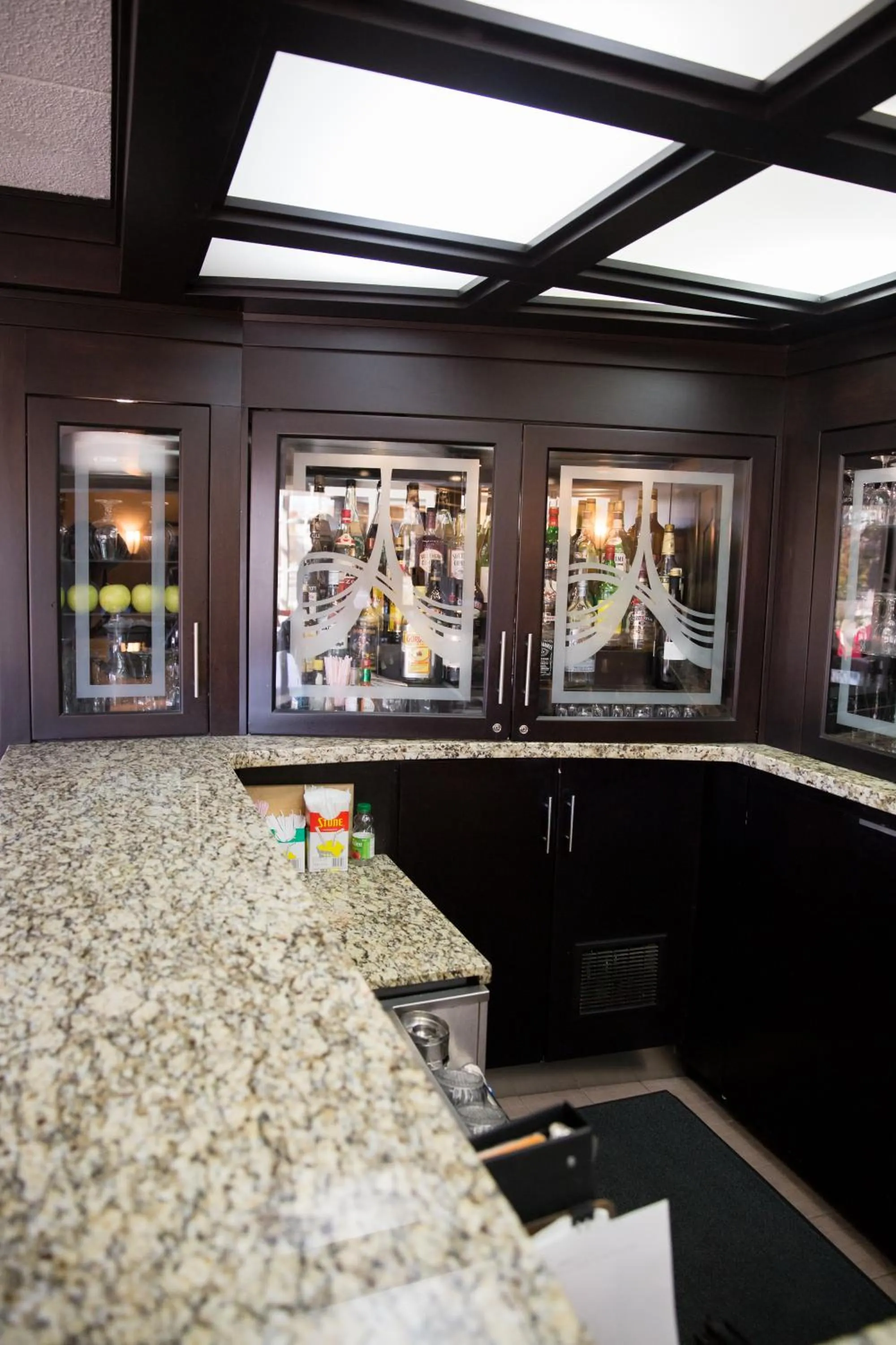 Restaurant/places to eat in Admiral Inn Hamilton