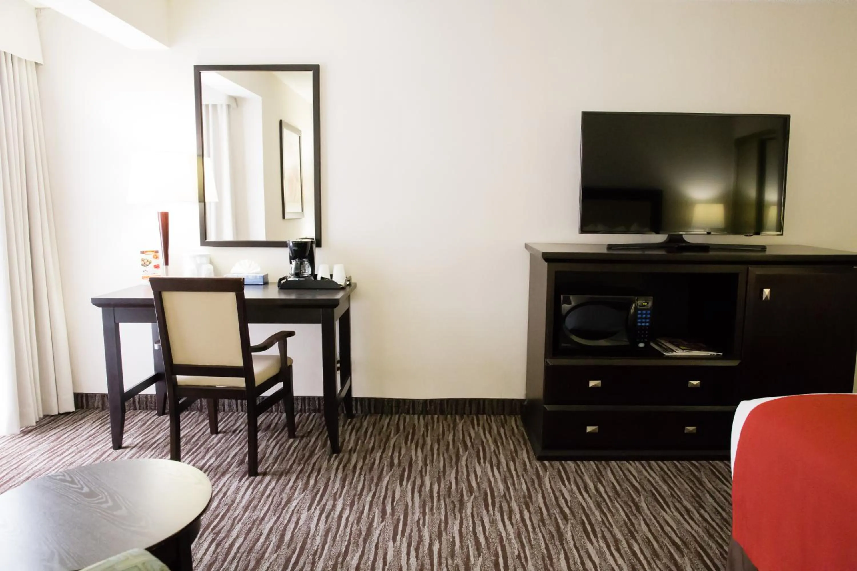 TV and multimedia in Admiral Inn Hamilton