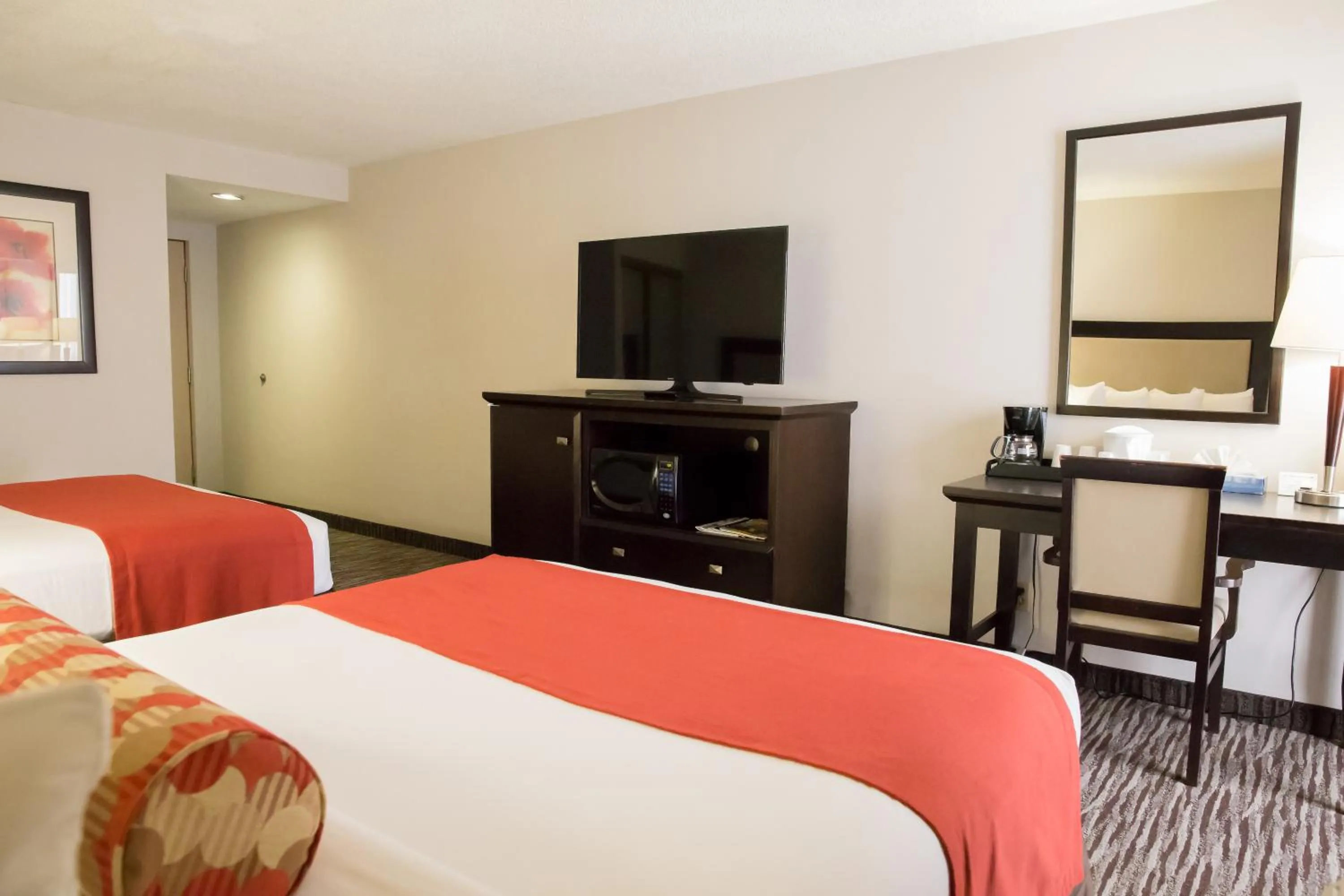 Bed in Admiral Inn Hamilton