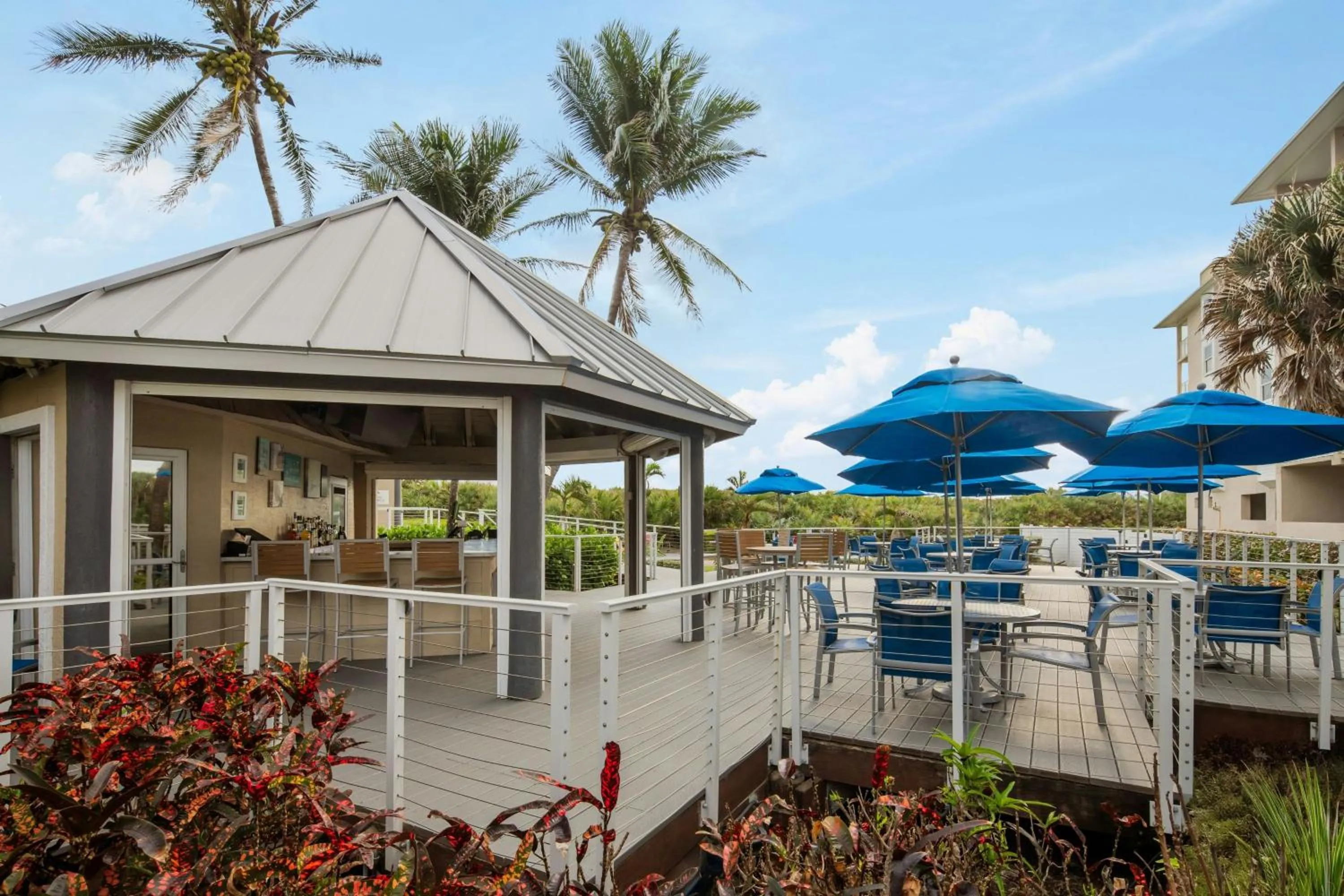 Lounge or bar in Marriott Hutchinson Island Beach Resort, Golf & Marina