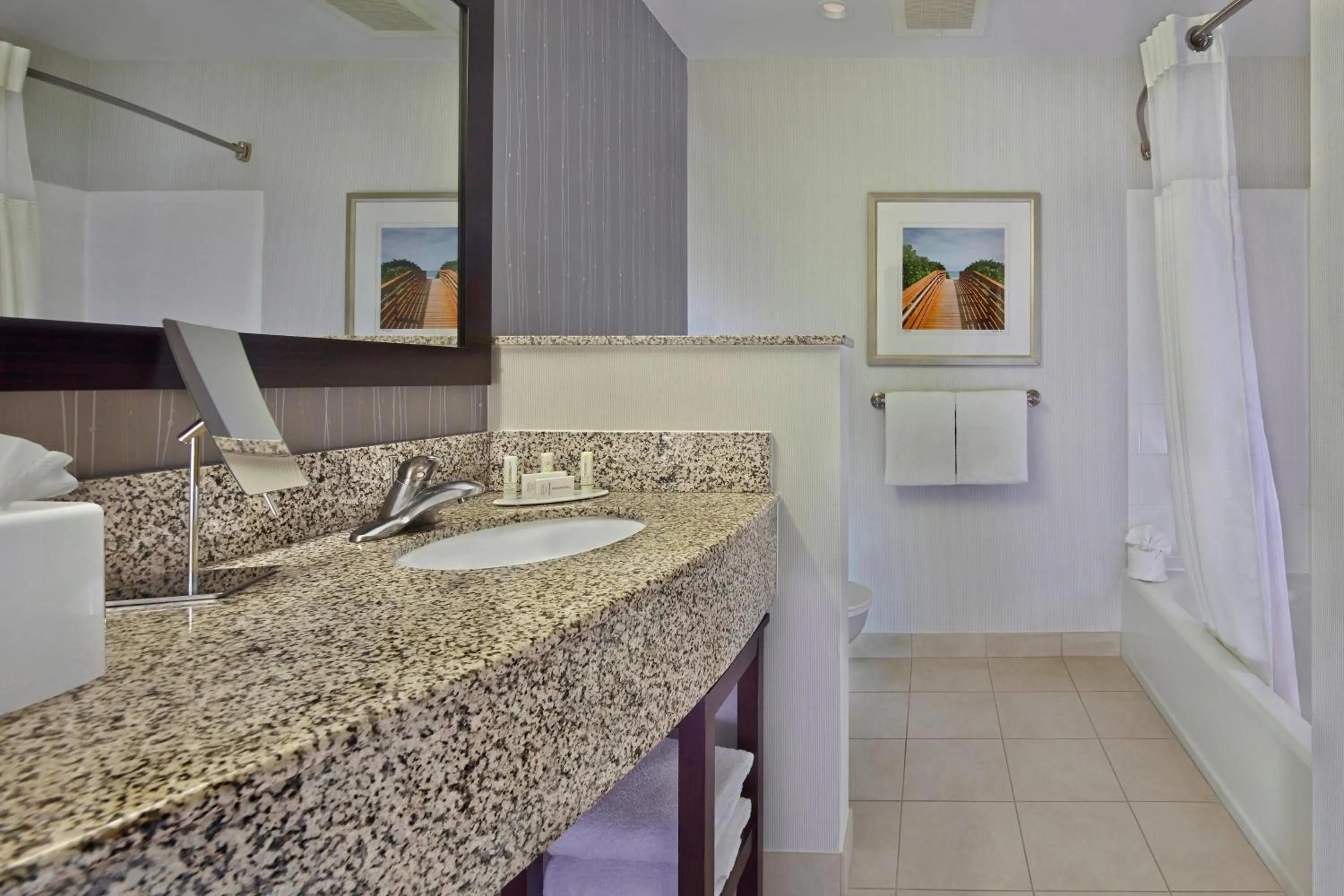 Bathroom in Courtyard by Marriott Stuart