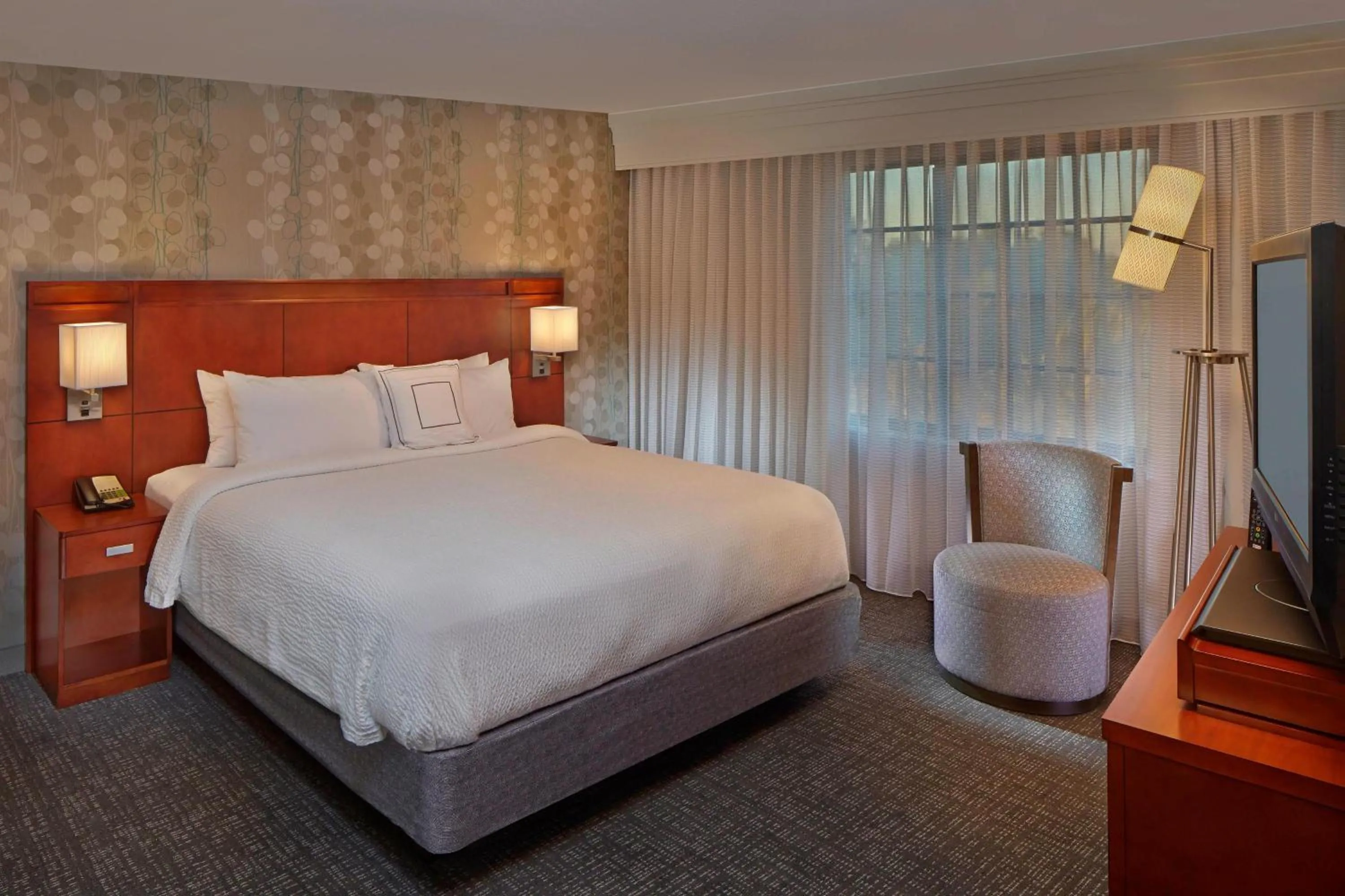 Bedroom, Bed in Courtyard by Marriott Stuart