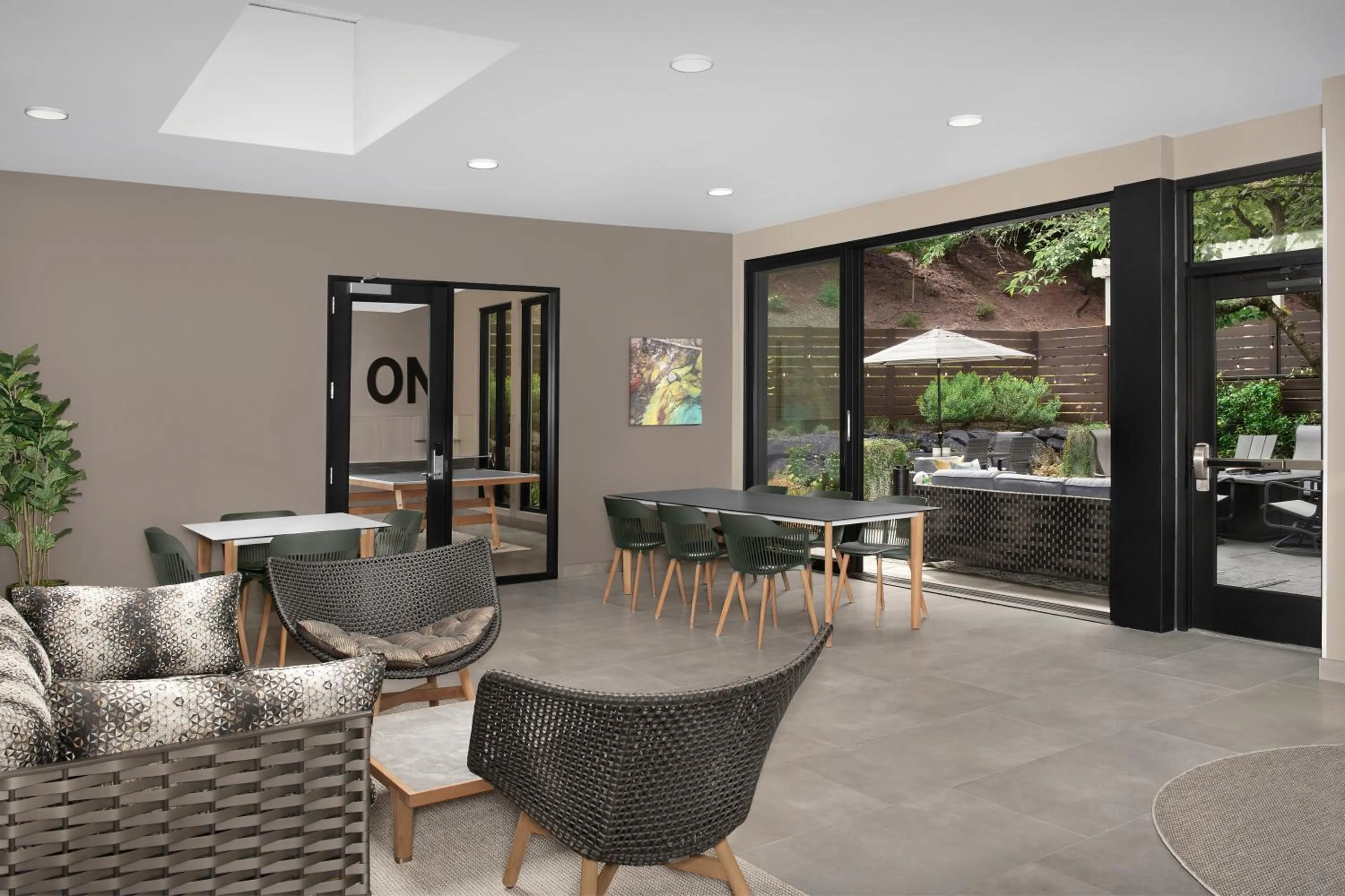 Seating area in Courtyard by Marriott Portland Tigard