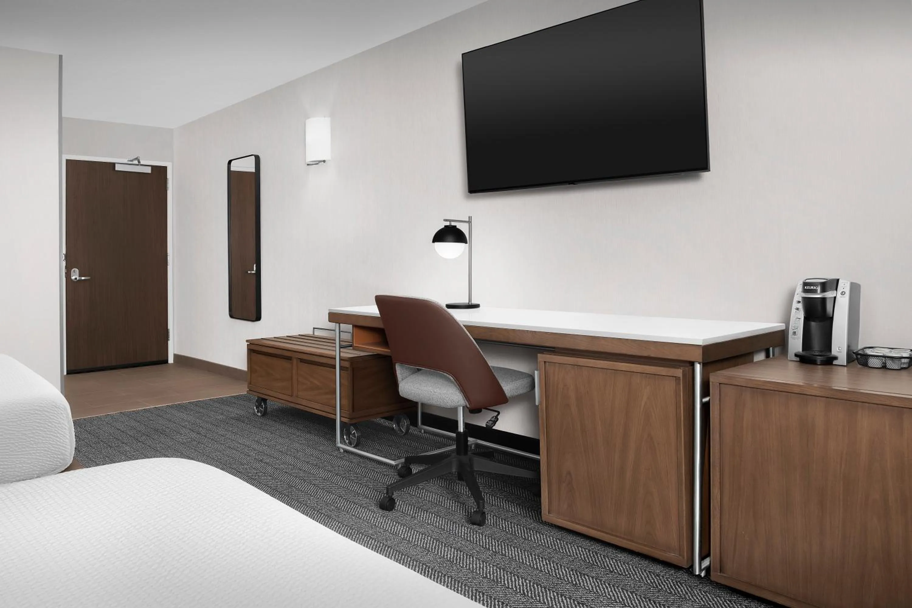 Bedroom, Bed in Courtyard by Marriott Portland Tigard