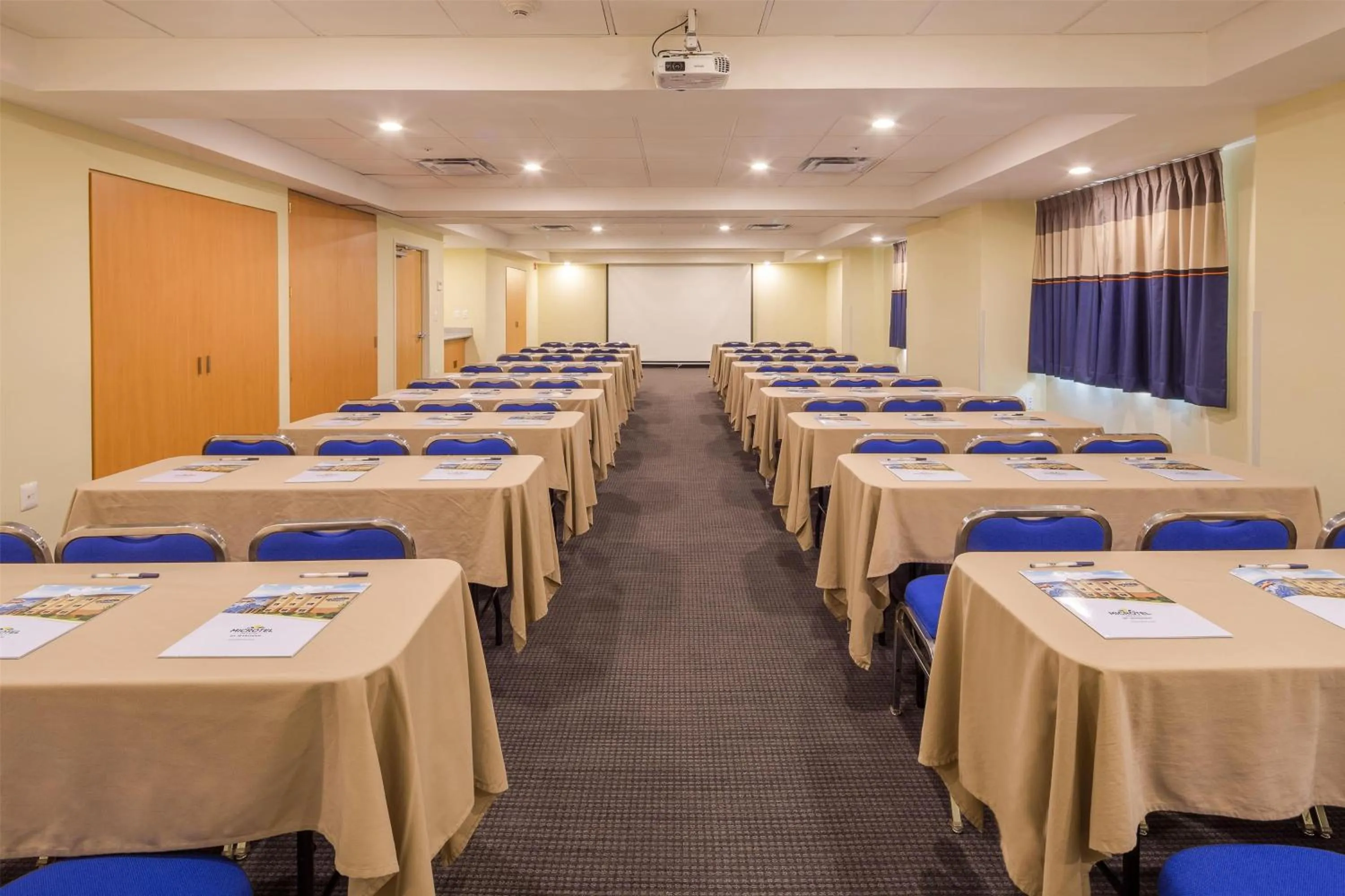 Meeting/conference room in Microtel Inn & Suites by Wyndham Culiacán