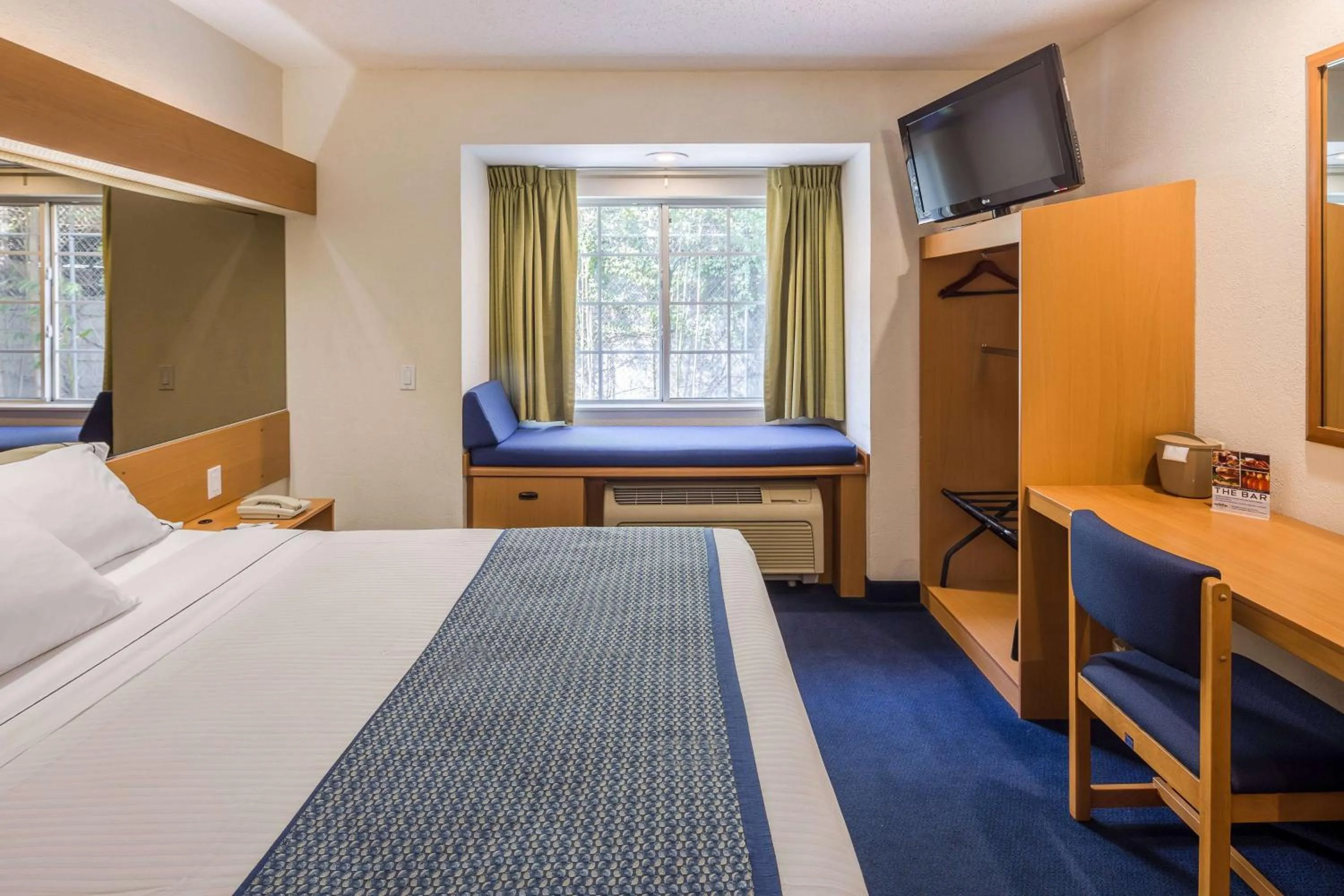 Photo of the whole room, Bed in Microtel Inn & Suites by Wyndham Culiacán