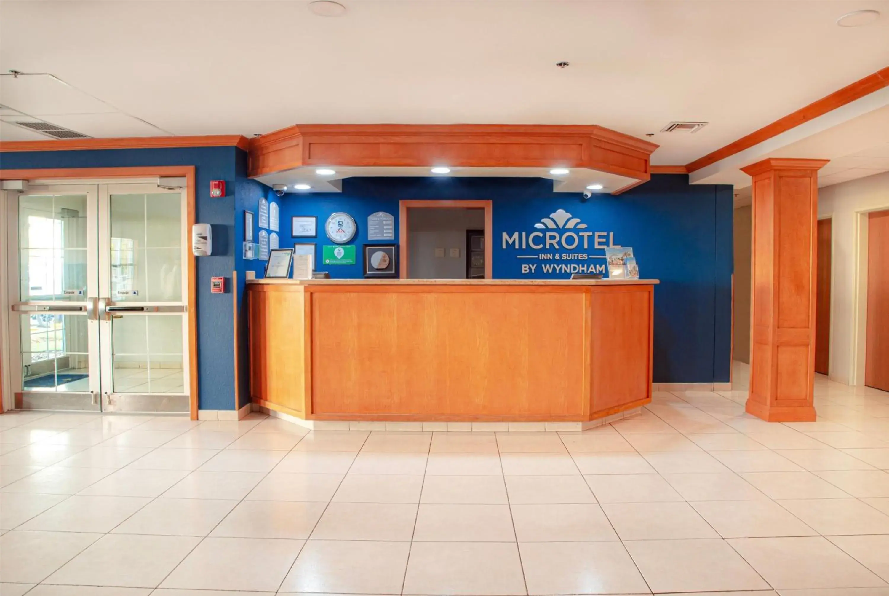 Lobby or reception in Microtel Inn & Suites by Wyndham Culiacán Lobby or reception in Microtel Inn & Suites by Wyndham Culiacán
