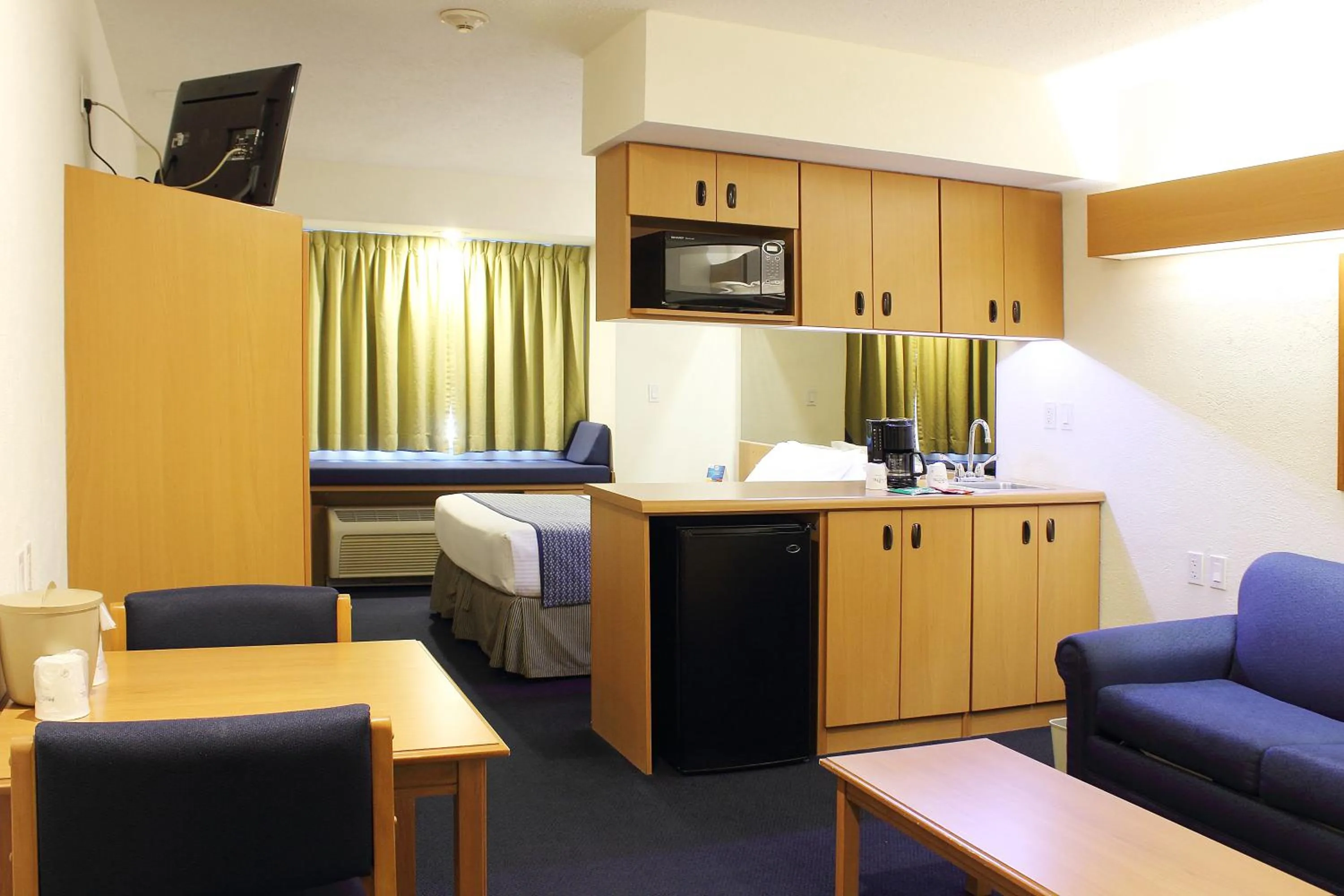 Photo of the whole room, Bed in Microtel Inn & Suites by Wyndham Culiacán