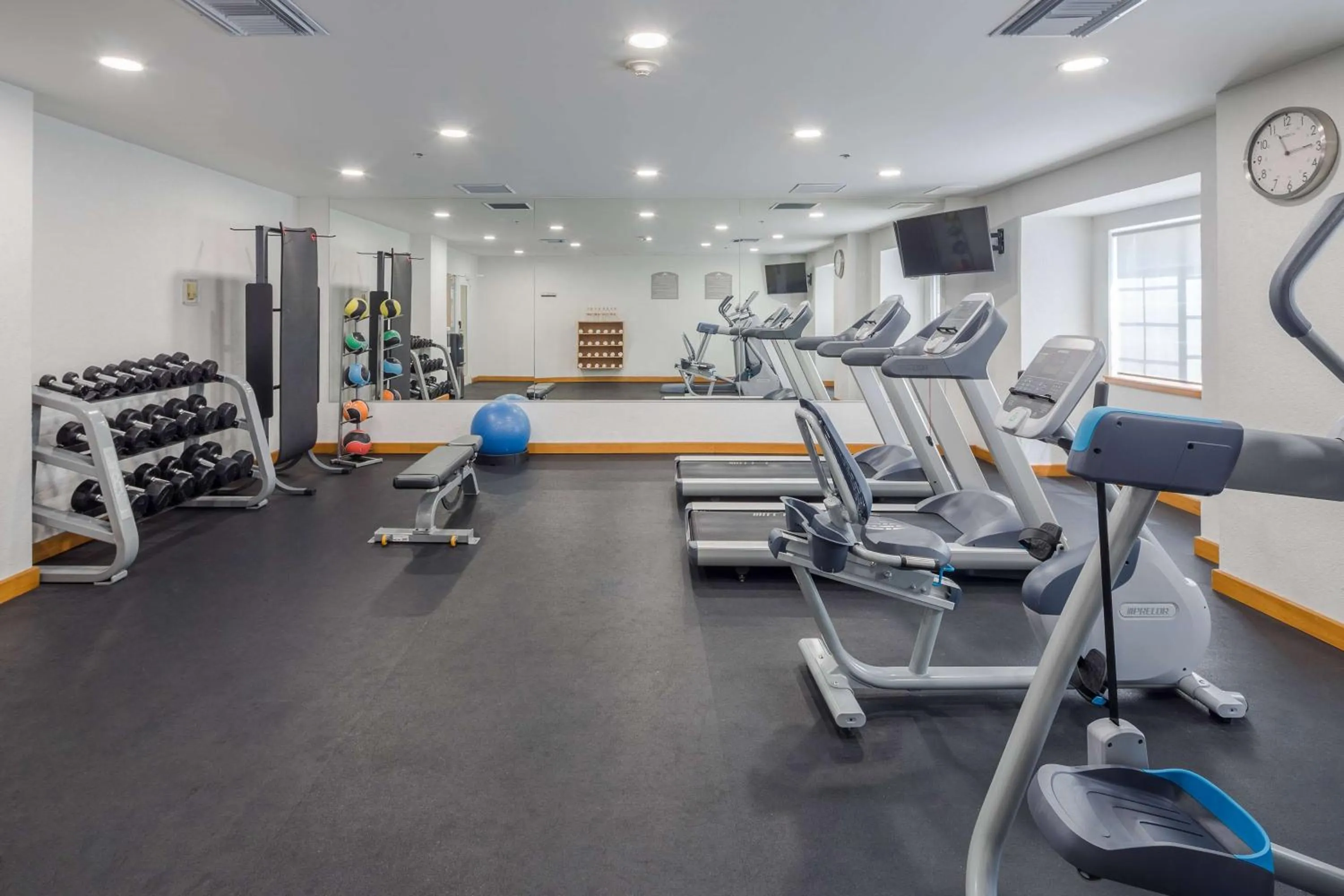 Fitness centre/facilities in Microtel Inn & Suites by Wyndham Culiacán