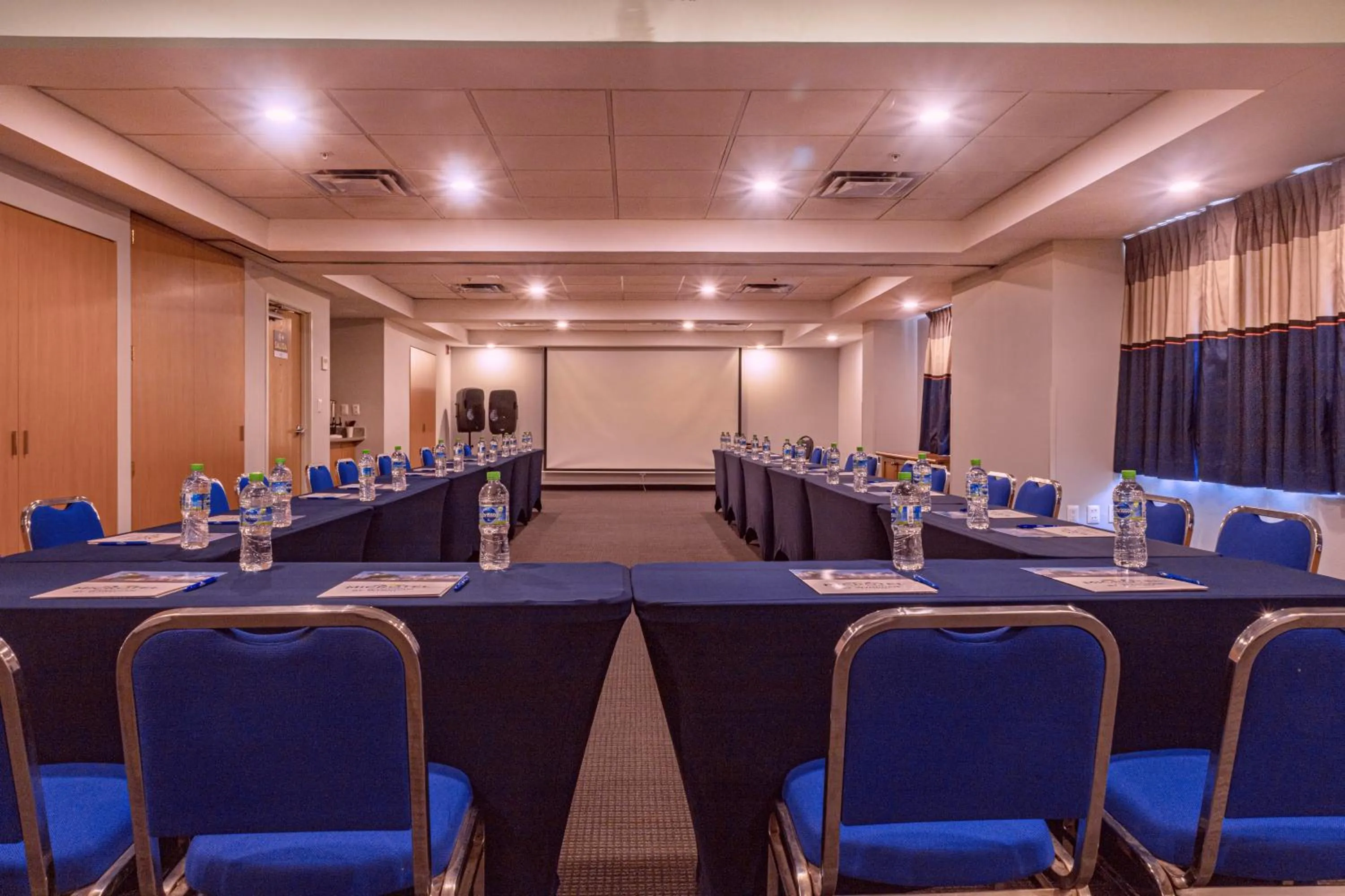 Meeting/conference room in Microtel Inn & Suites by Wyndham Culiacán