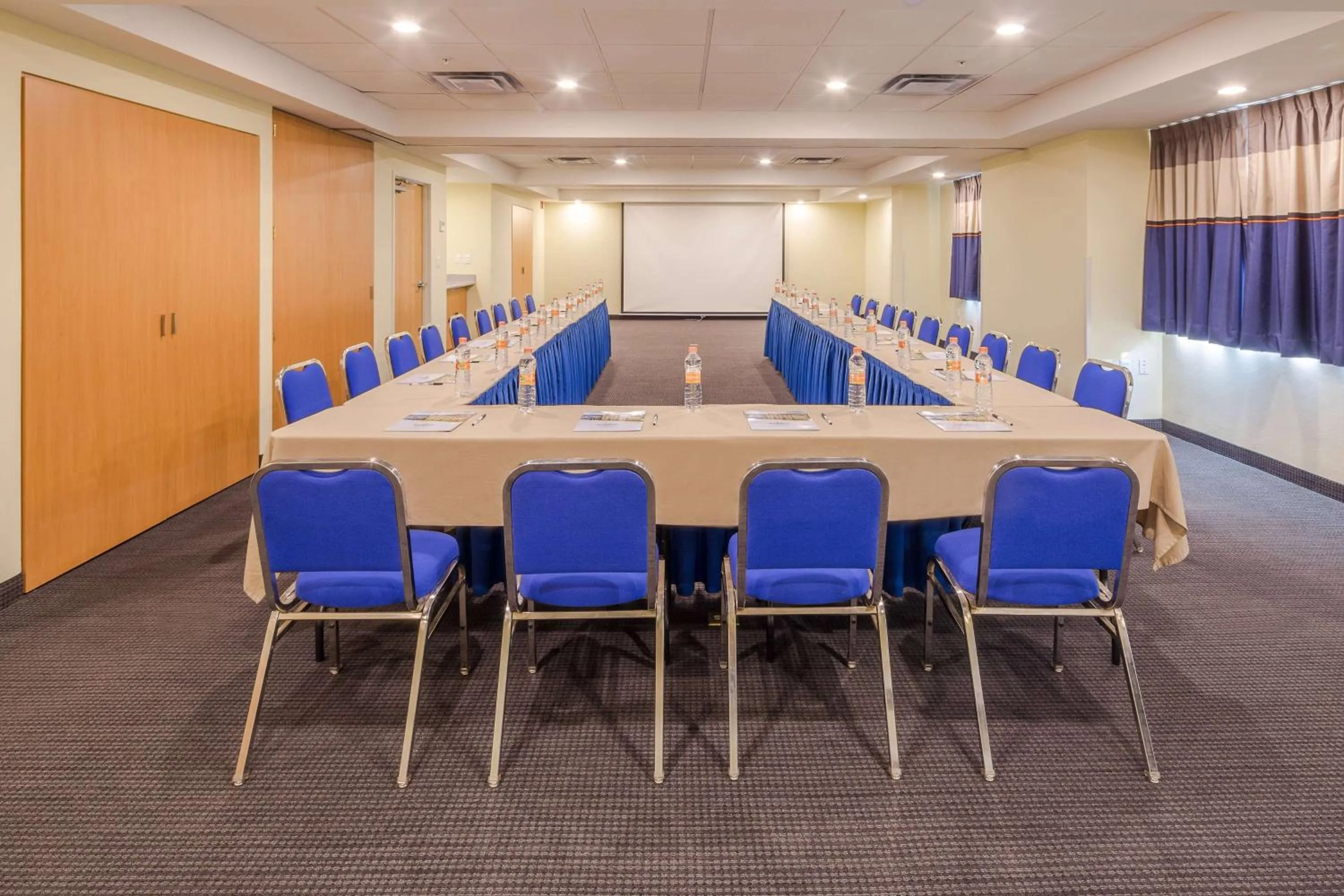 Meeting/conference room in Microtel Inn & Suites by Wyndham Culiacán