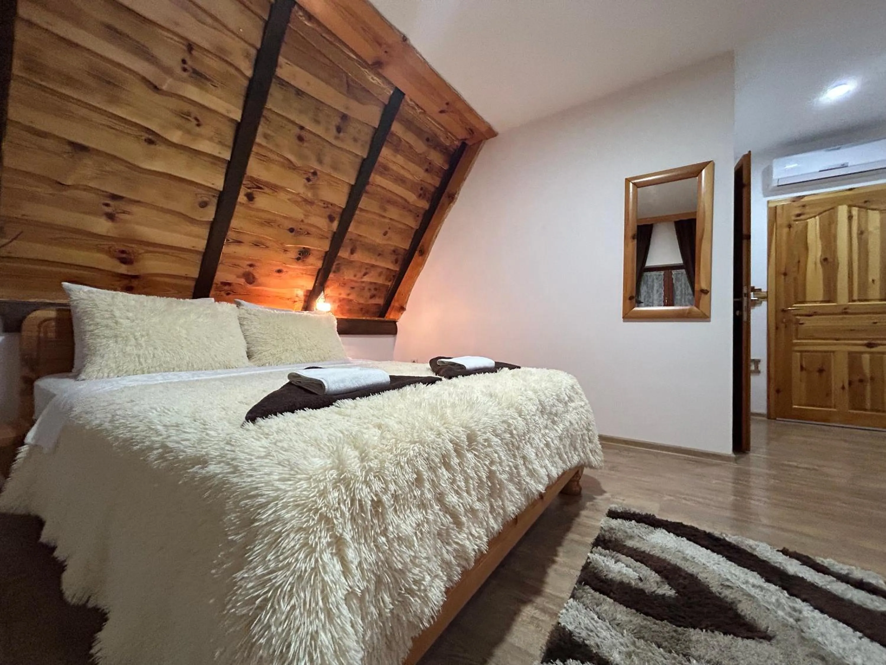 Bed in Rustic Lodge Plitvice