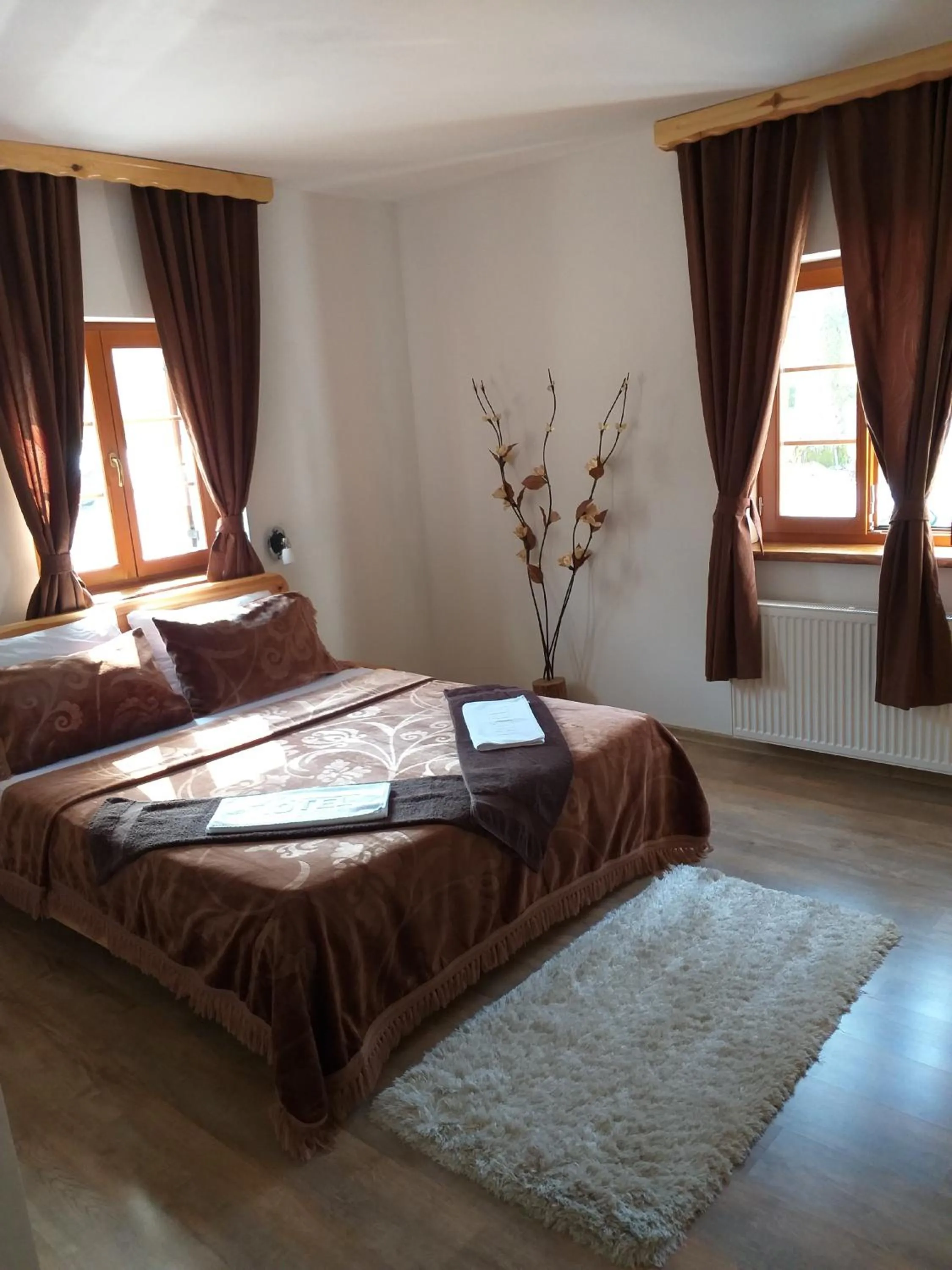 Bed in Rustic Lodge Plitvice