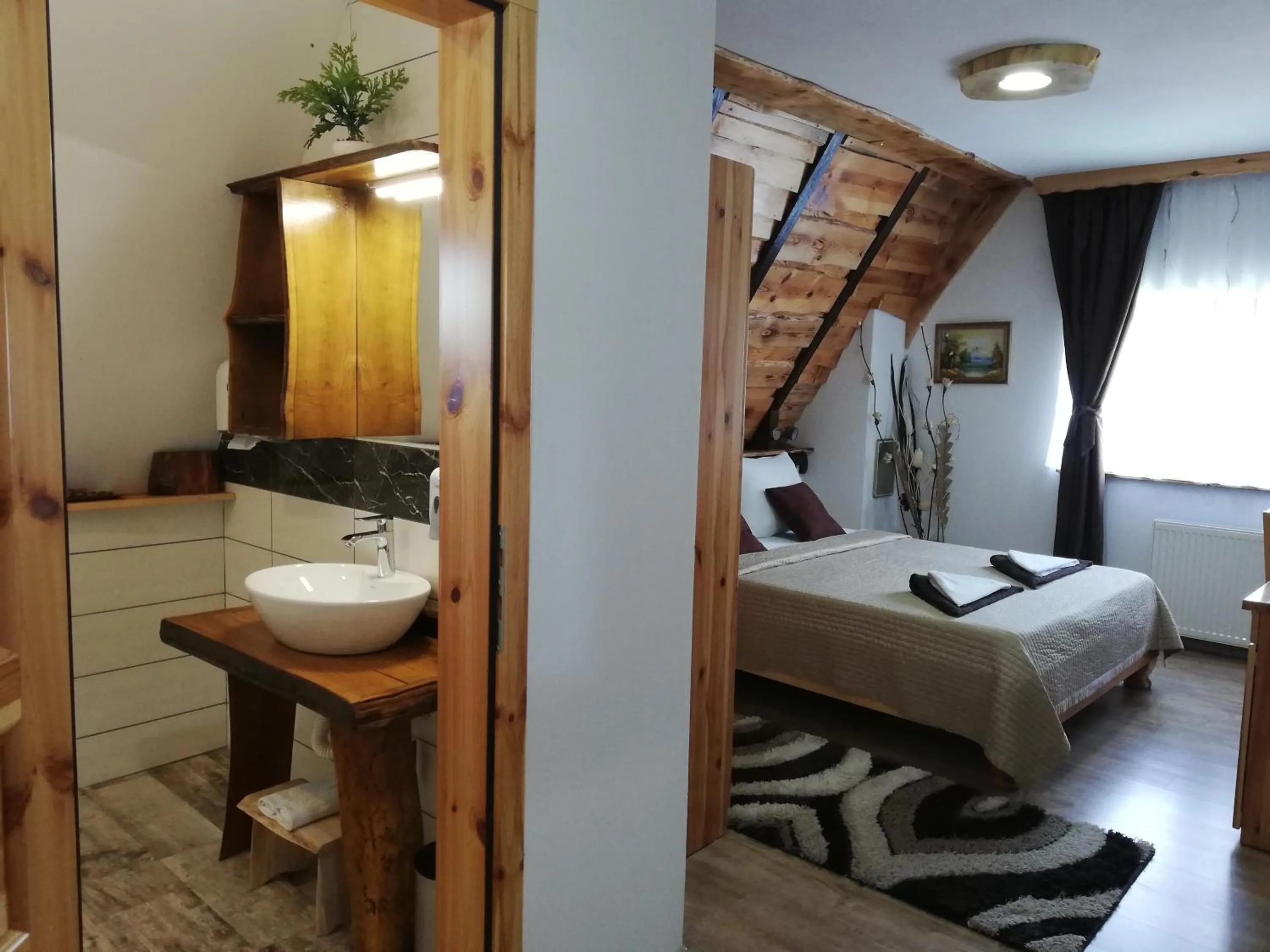 Bed in Rustic Lodge Plitvice