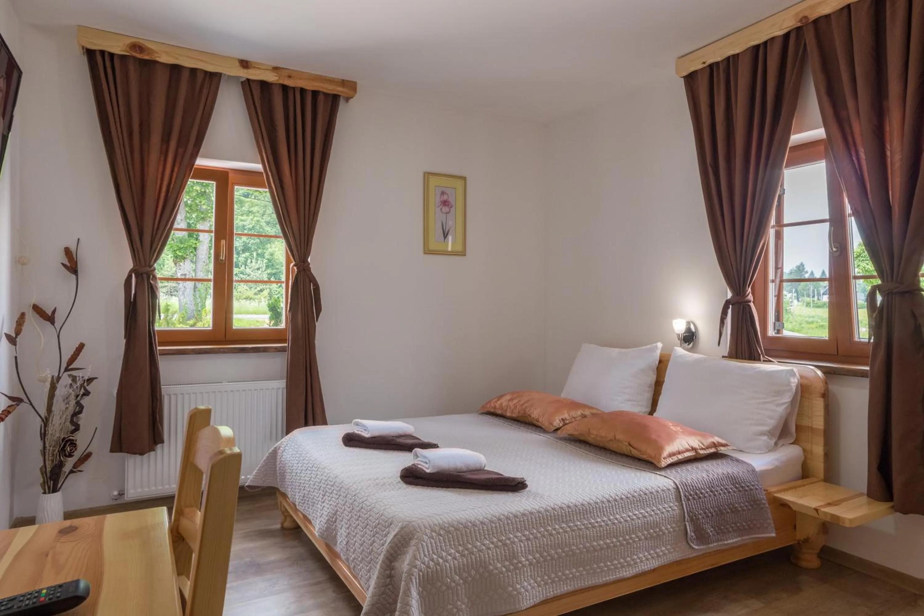 Bed in Rustic Lodge Plitvice