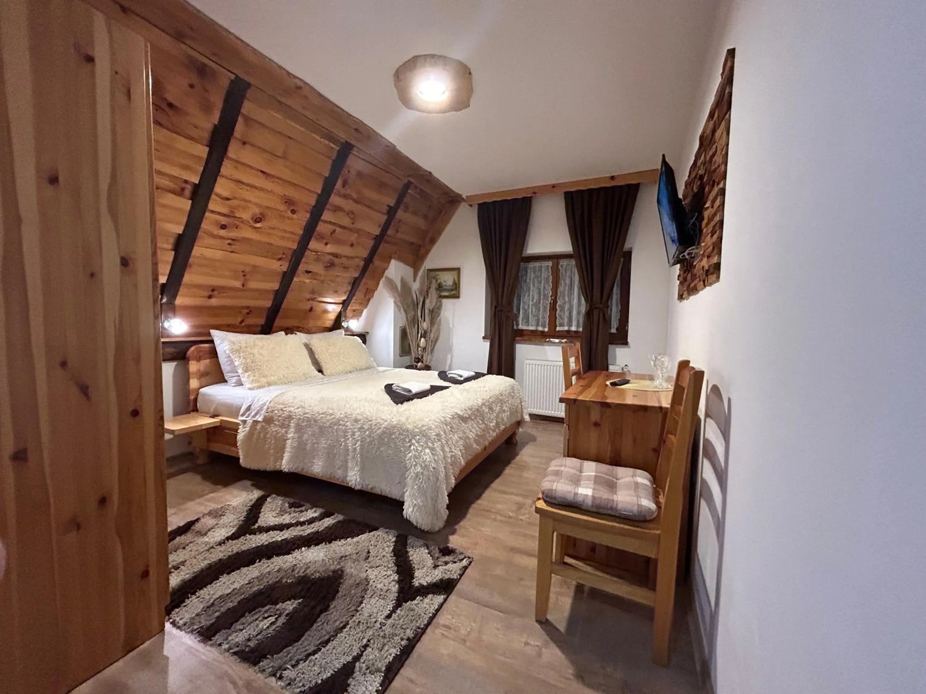Bed in Rustic Lodge Plitvice