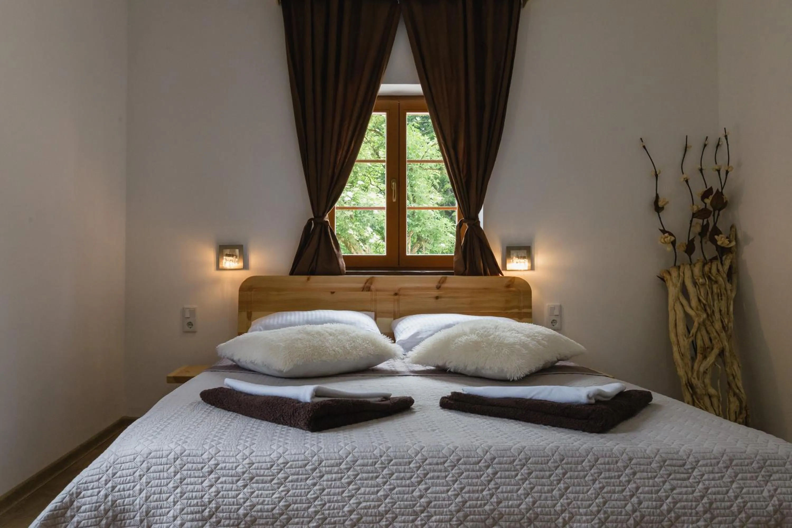 Bed in Rustic Lodge Plitvice