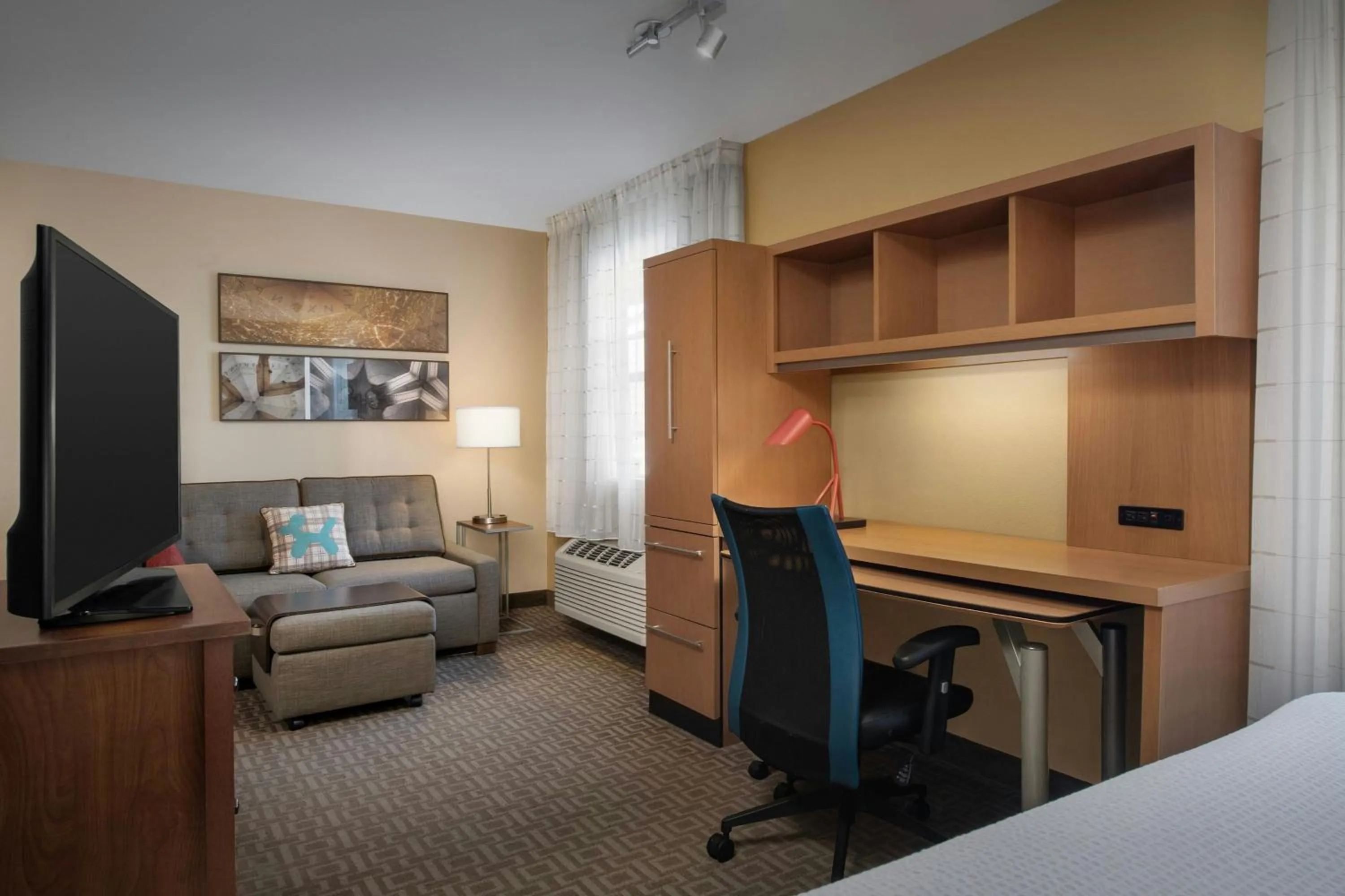 Living room in TownePlace Suites by Marriott Portland Hillsboro