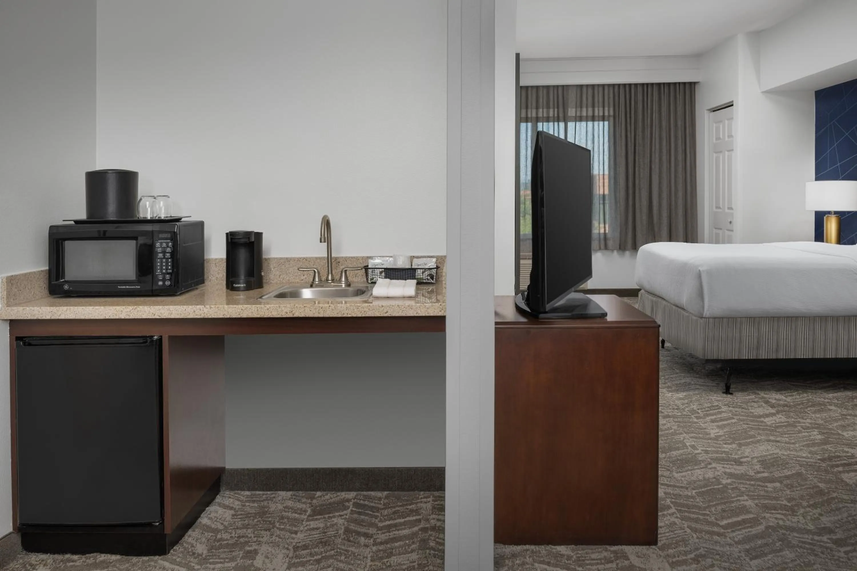 Kitchen or kitchenette, Bed in SpringHill Suites by Marriott Portland Vancouver