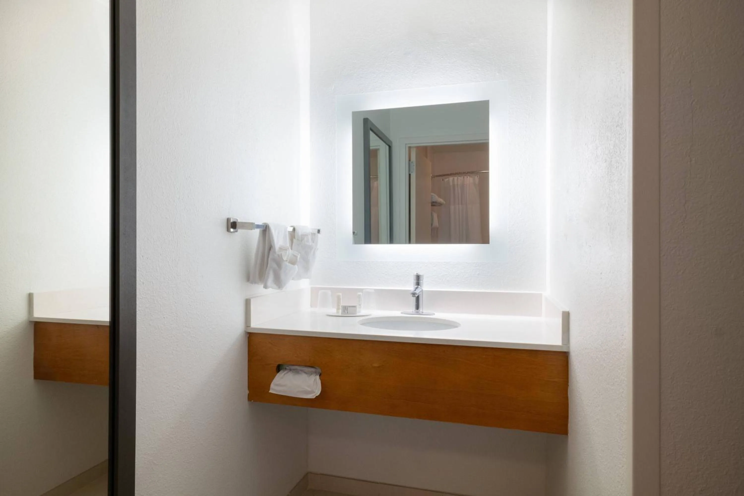 Photo of the whole room in SpringHill Suites by Marriott Williamsburg