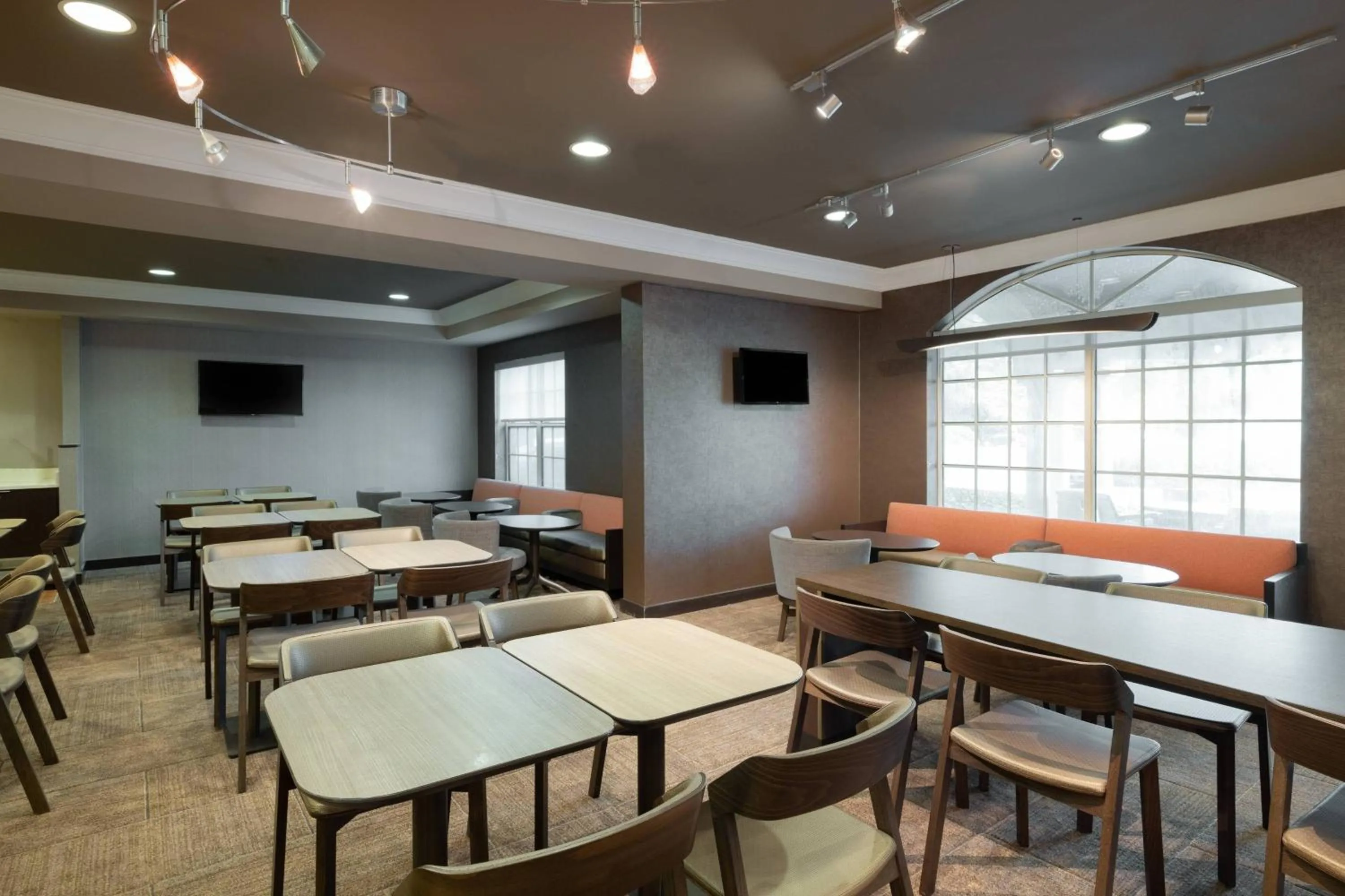 Restaurant/places to eat in SpringHill Suites by Marriott Williamsburg