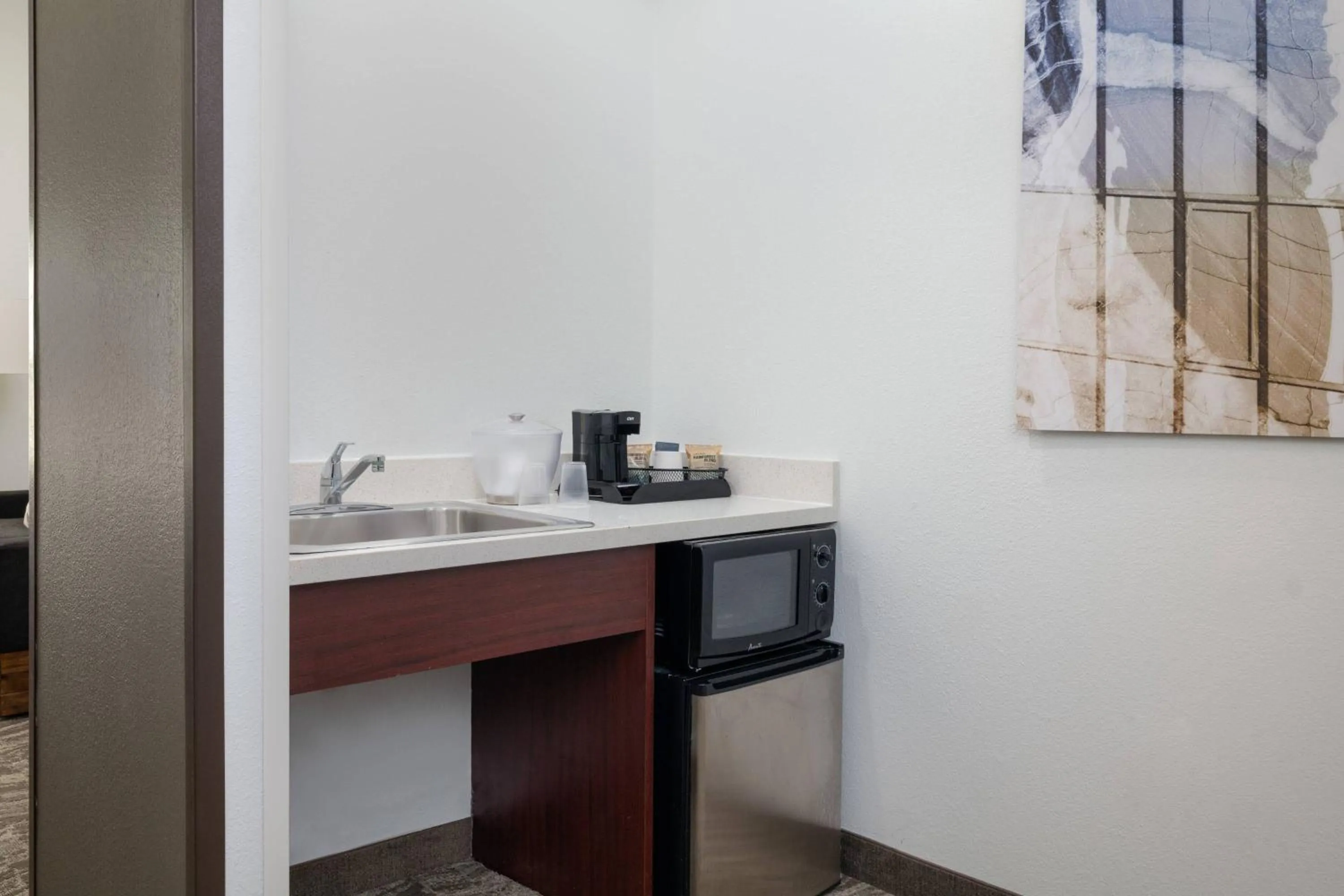 Kitchen or kitchenette in SpringHill Suites by Marriott Williamsburg