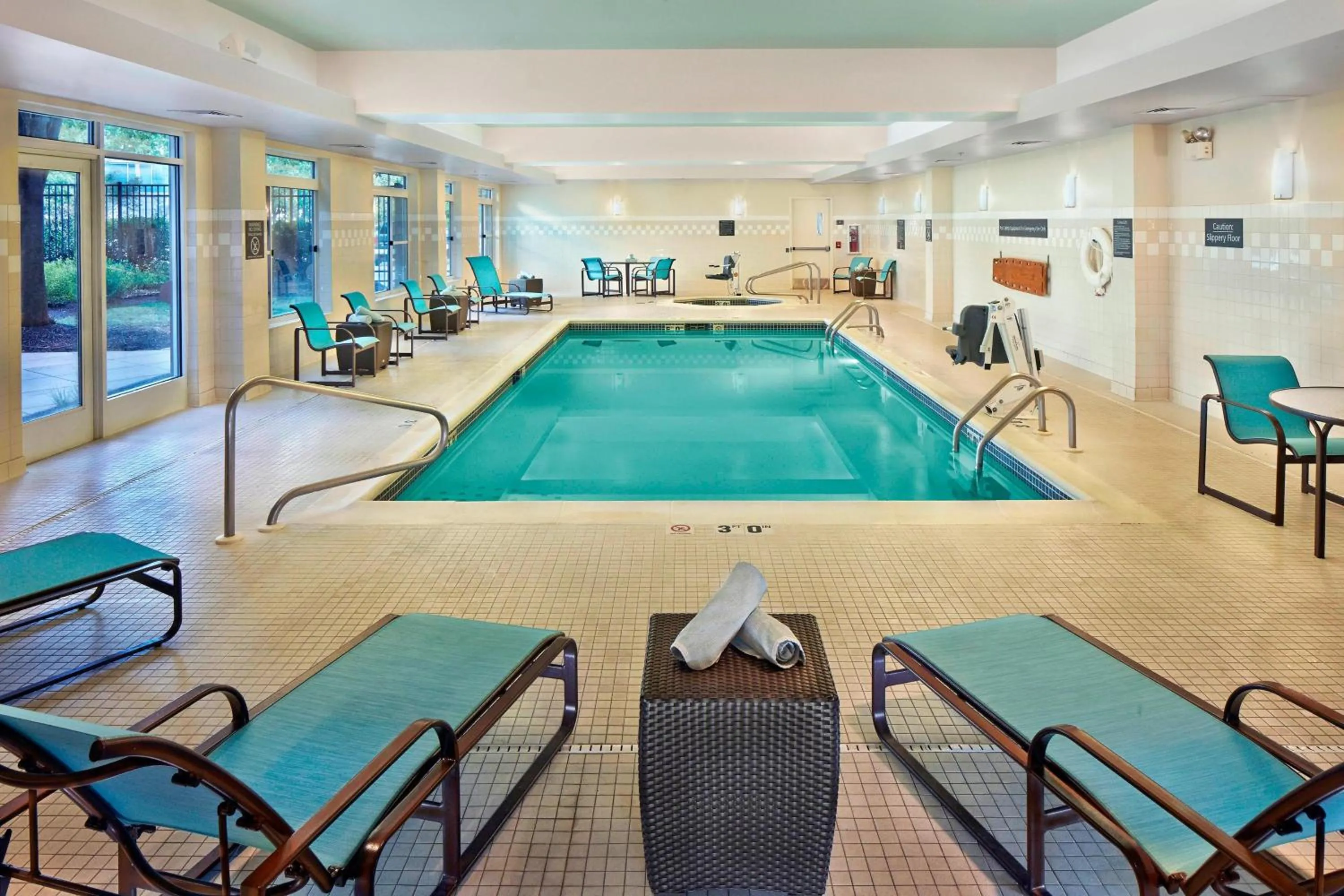 Swimming pool in Residence Inn Philadelphia Conshohocken