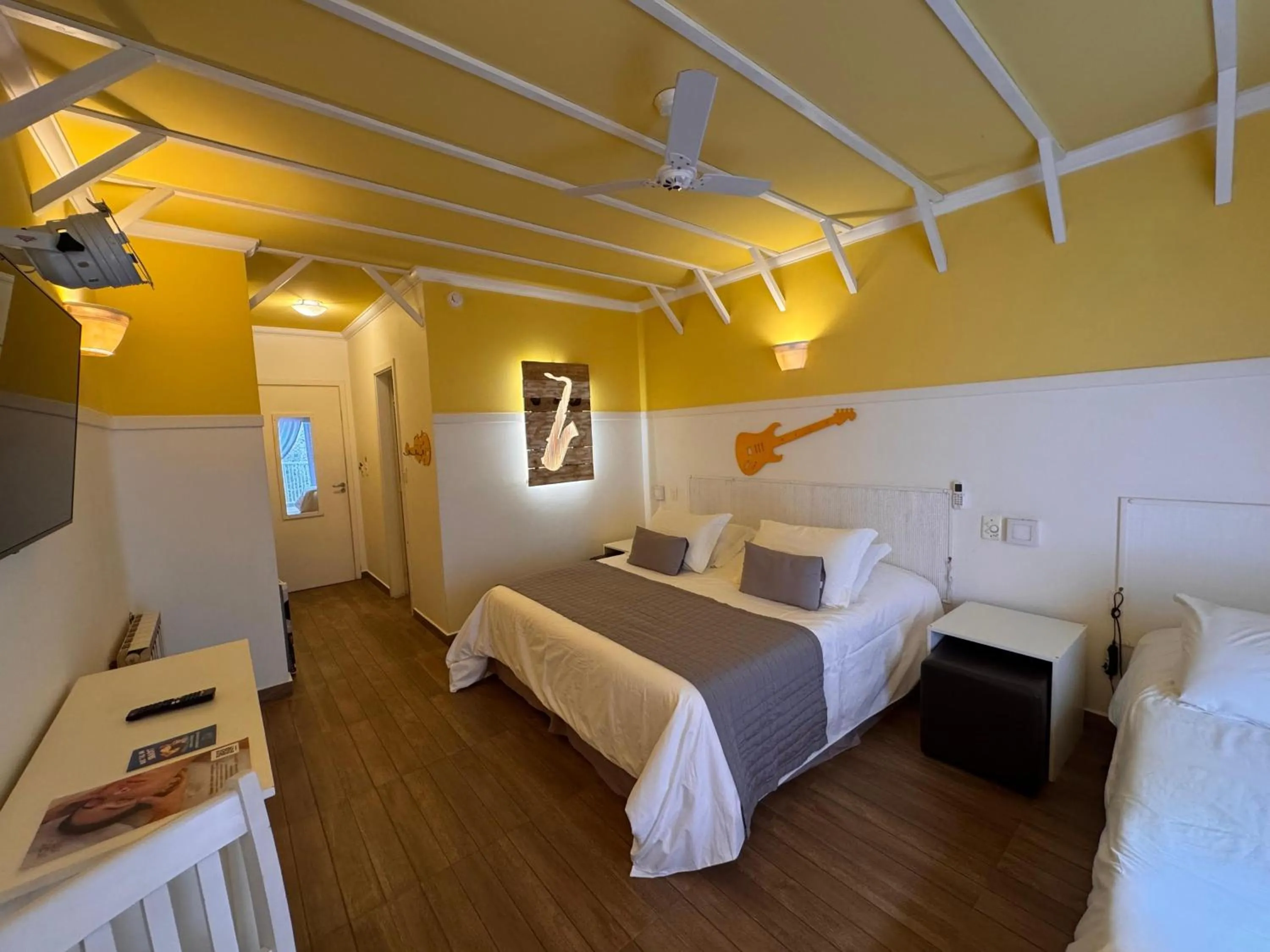 TV and multimedia, Bed in Pousada Piano Piano