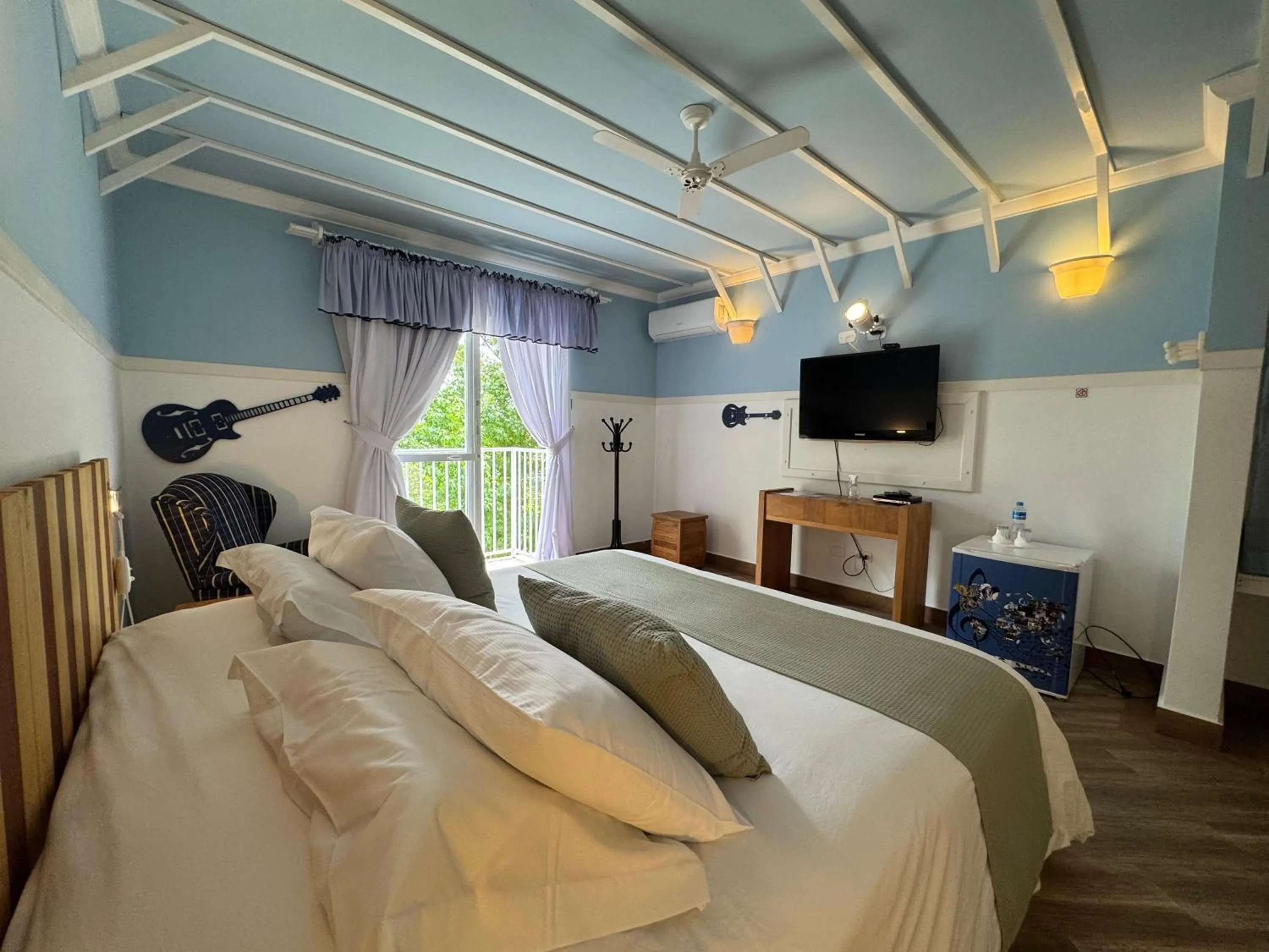 TV and multimedia, Bed in Pousada Piano Piano