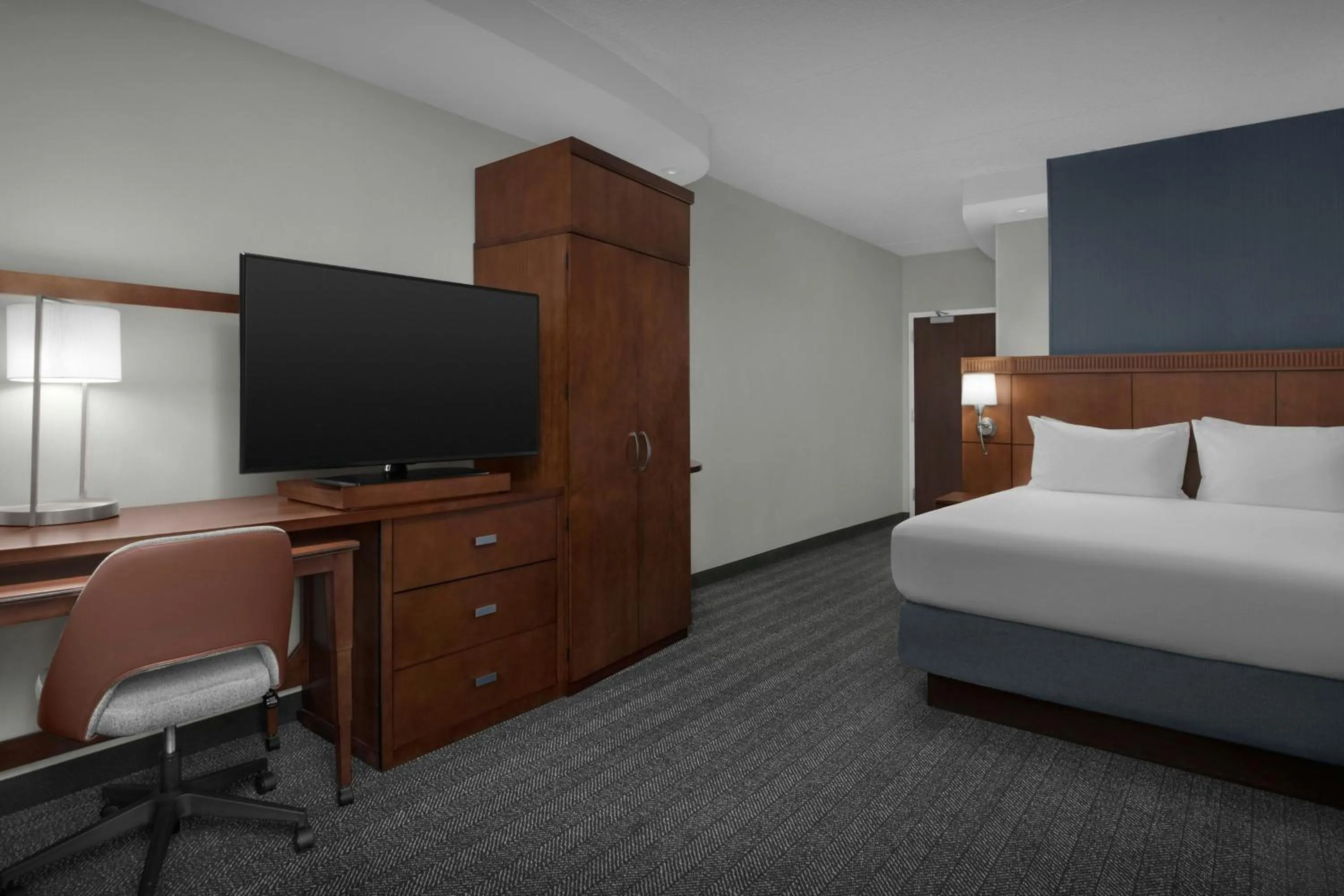 Photo of the whole room, Bed in Courtyard Philadelphia Great Valley/Malvern