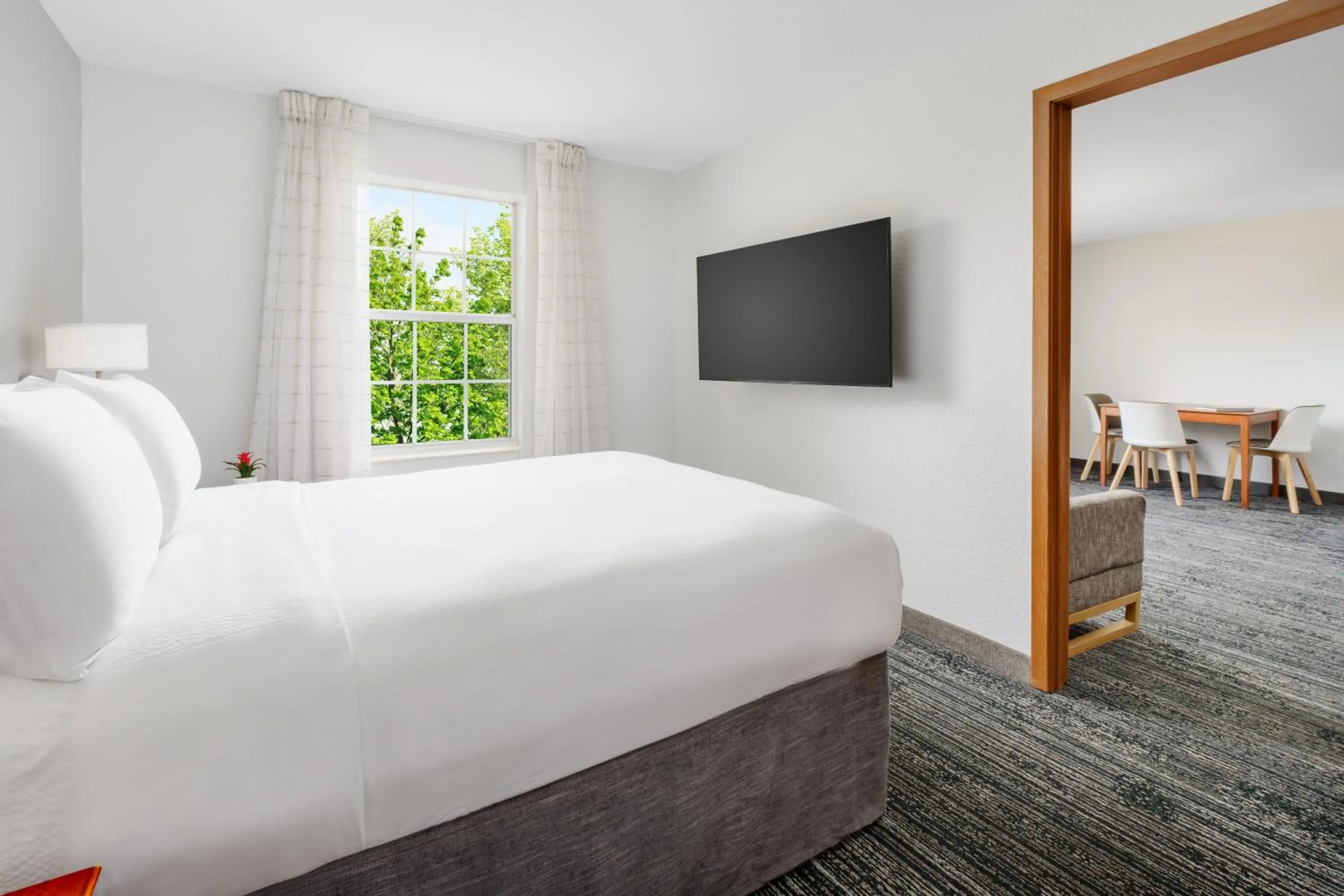 Dining area, Bed in TownePlace Suites Philadelphia Horsham