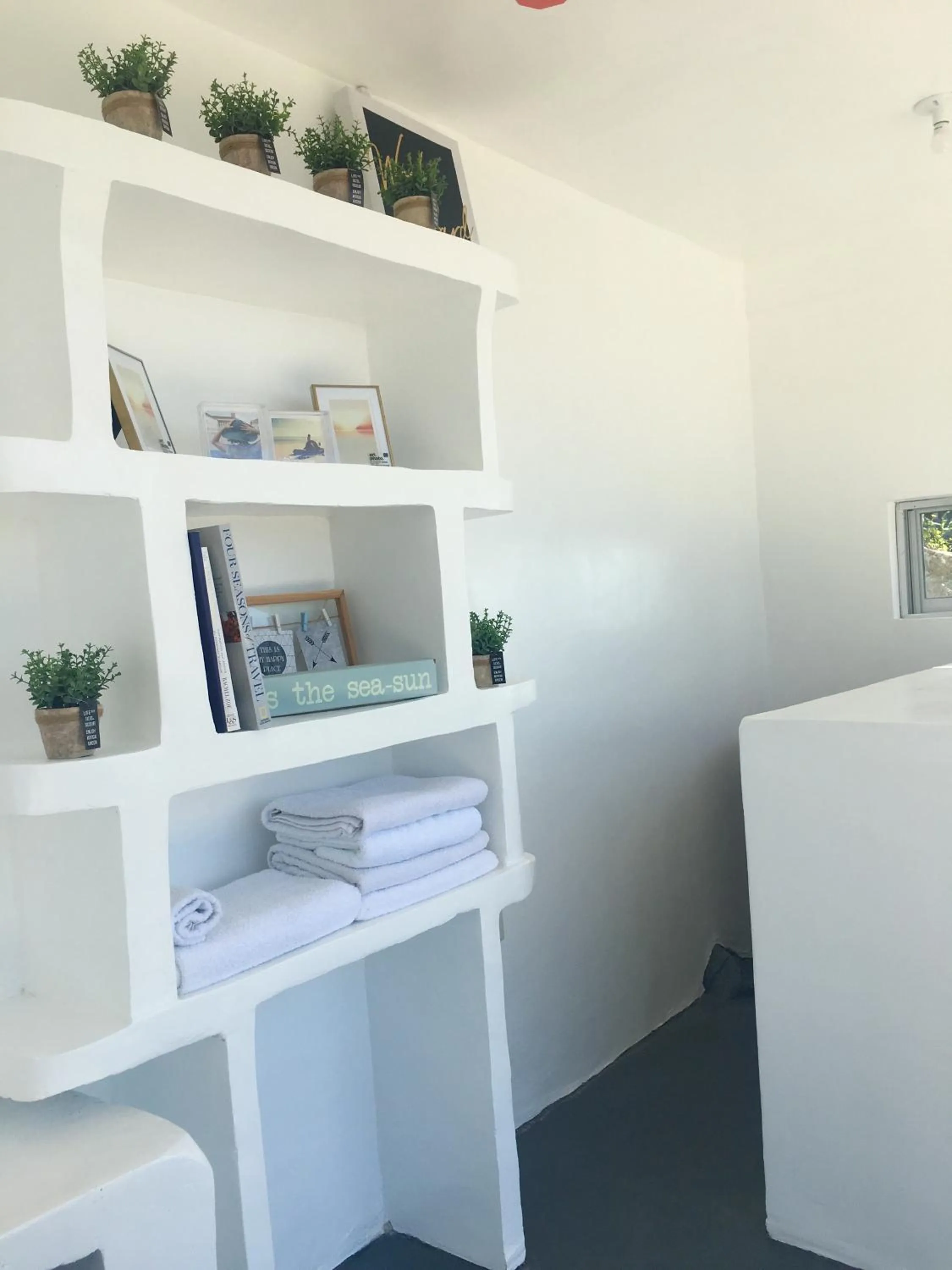 Communal lounge/ TV room in Bintana Sa Paraiso