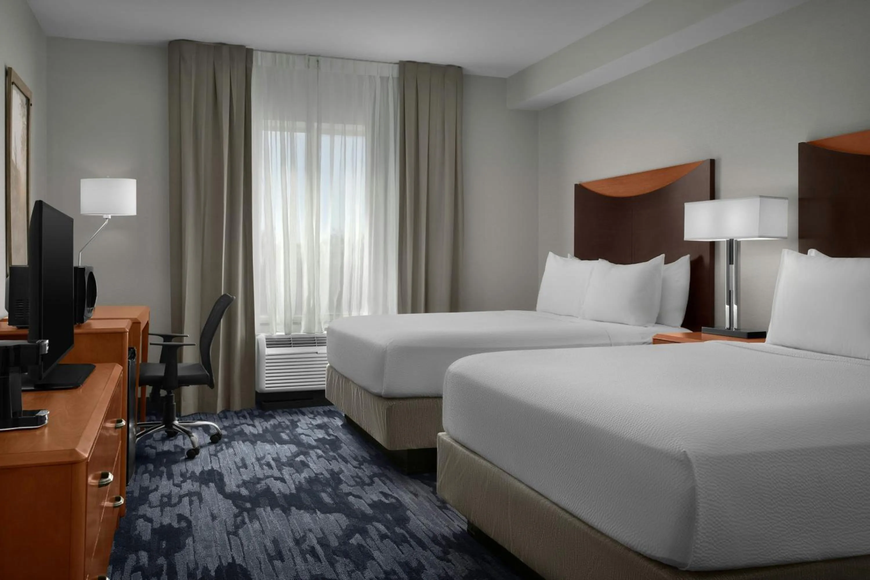 Photo of the whole room, Bed in Fairfield Inn and Suites Phoenix Chandler Fashion Center