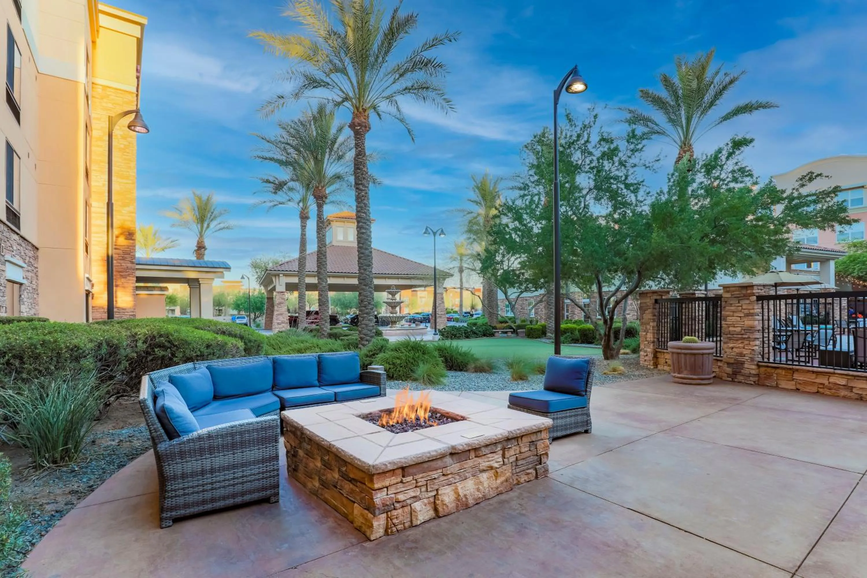 Patio in SpringHill Suites Phoenix Glendale Sports & Entertainment District