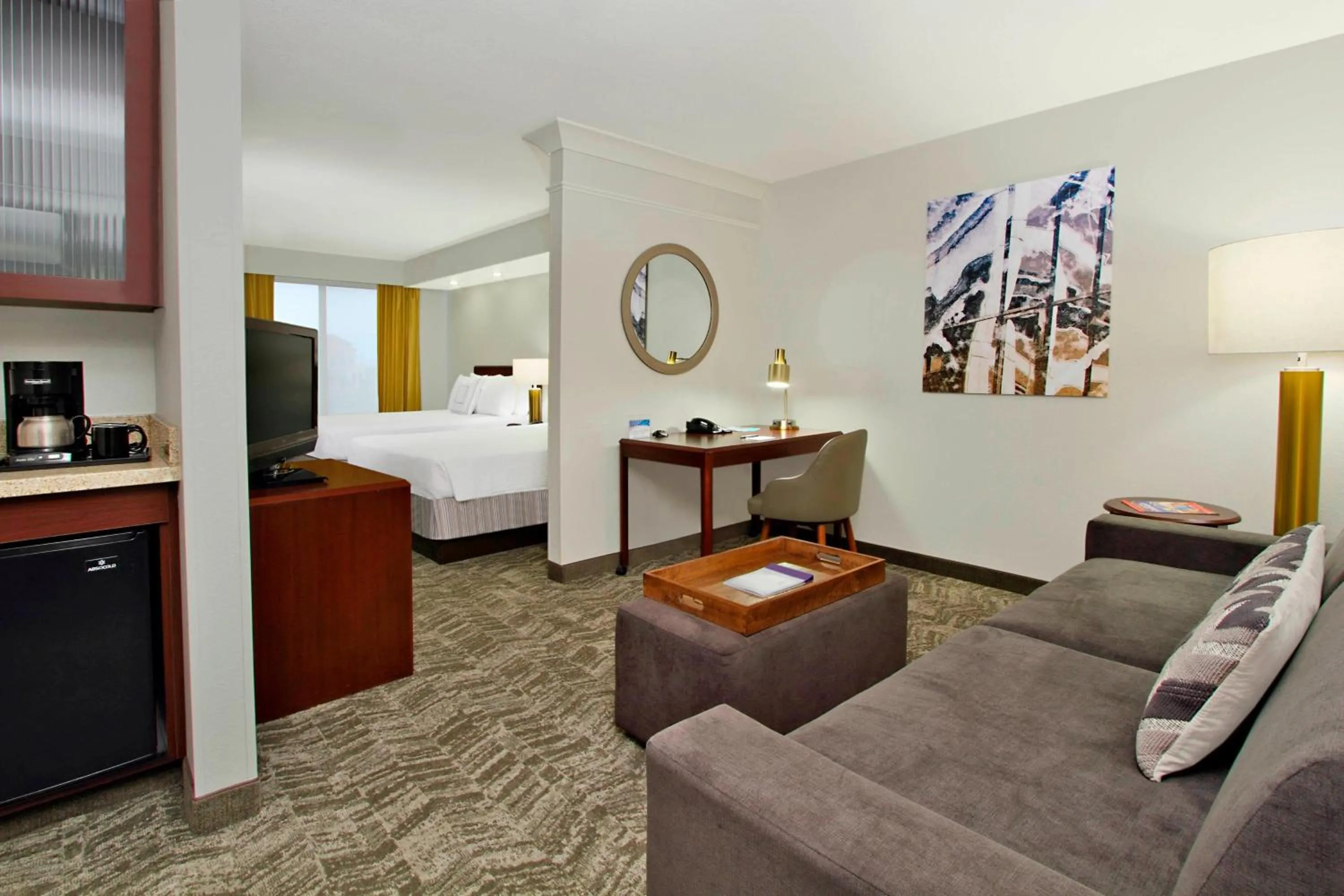 Living room, Bed in SpringHill Suites Phoenix Glendale Sports & Entertainment District
