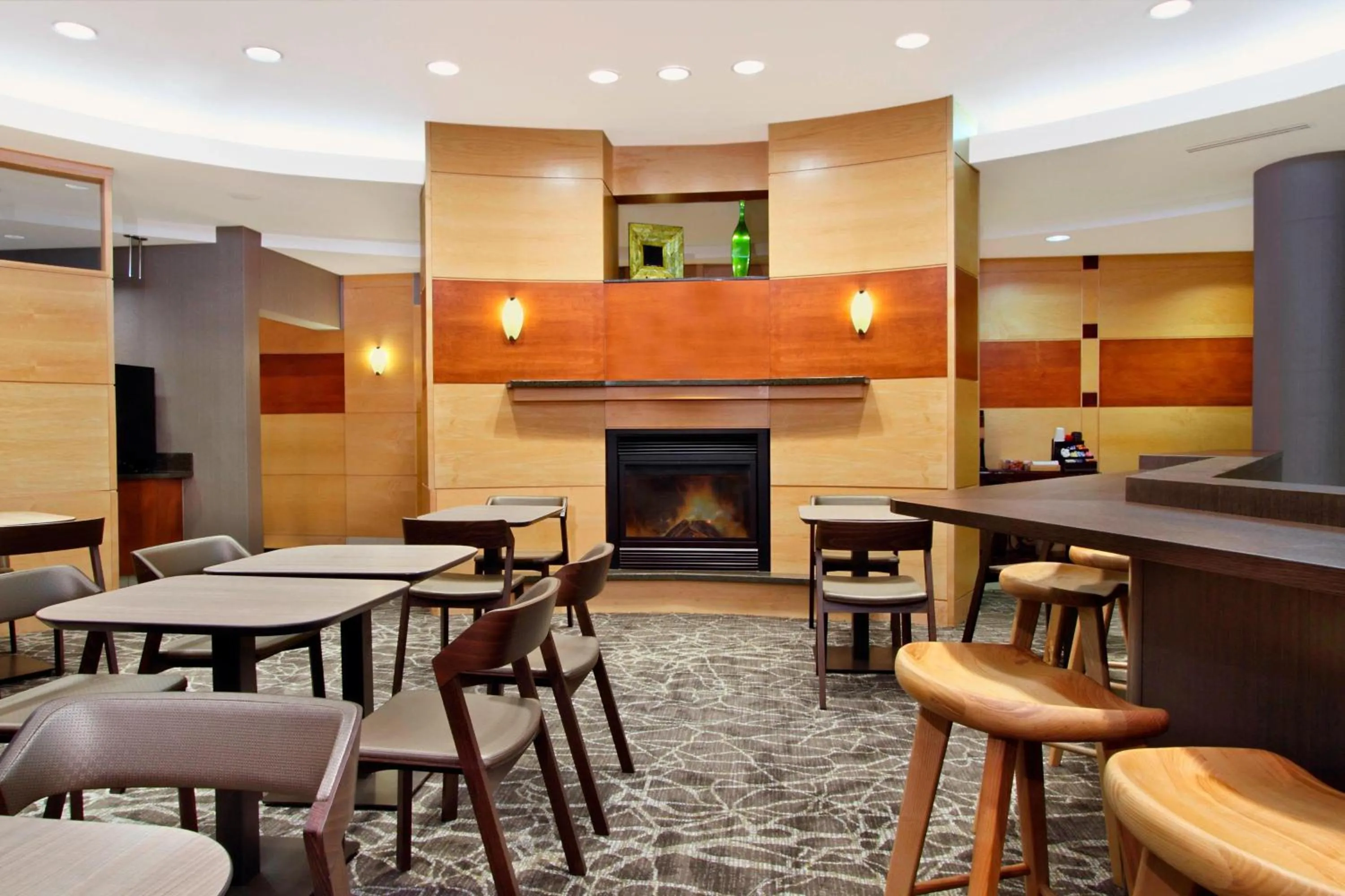 Restaurant/places to eat in SpringHill Suites Phoenix Glendale Sports & Entertainment District