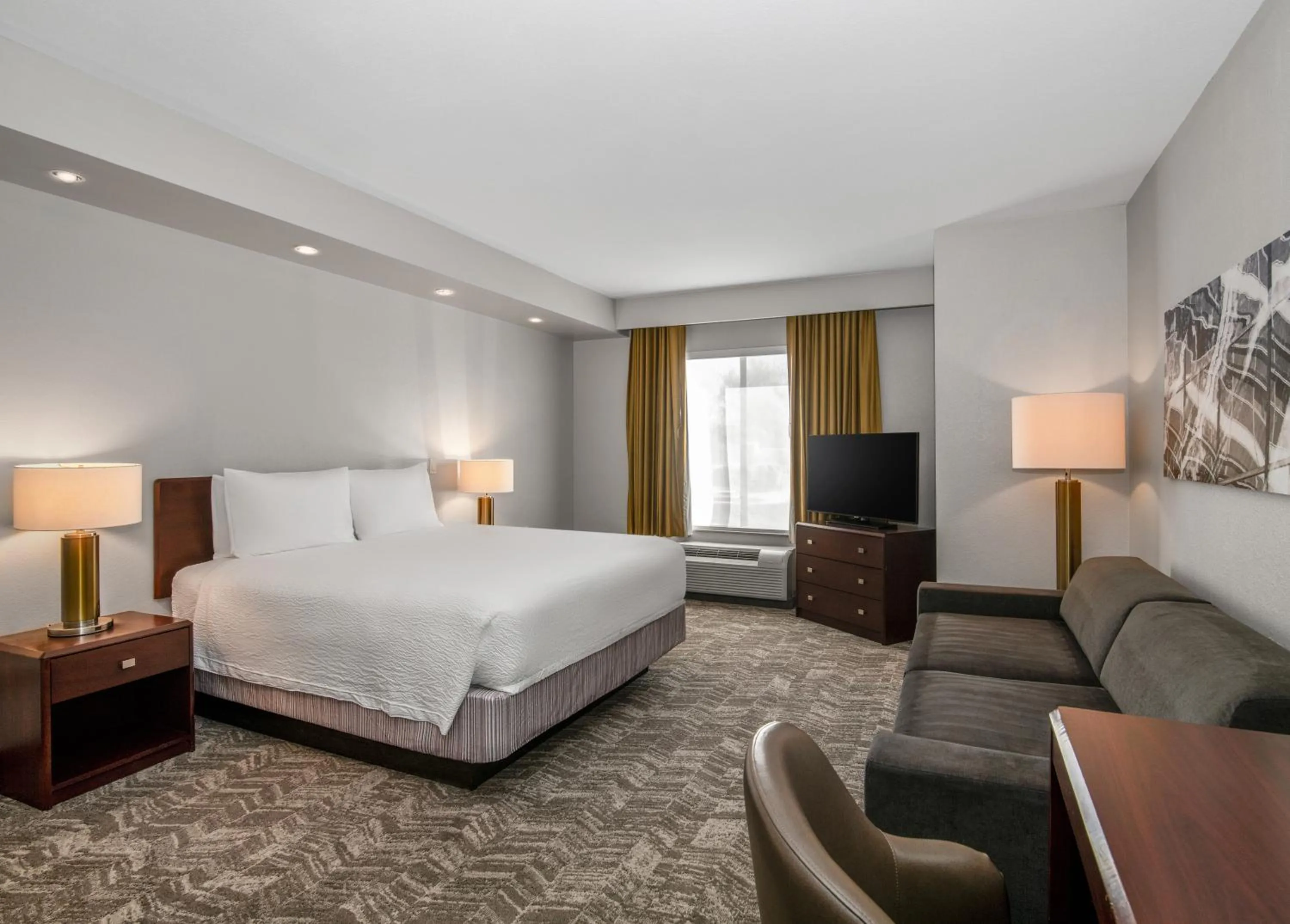 Bed in SpringHill Suites Phoenix Glendale Sports & Entertainment District